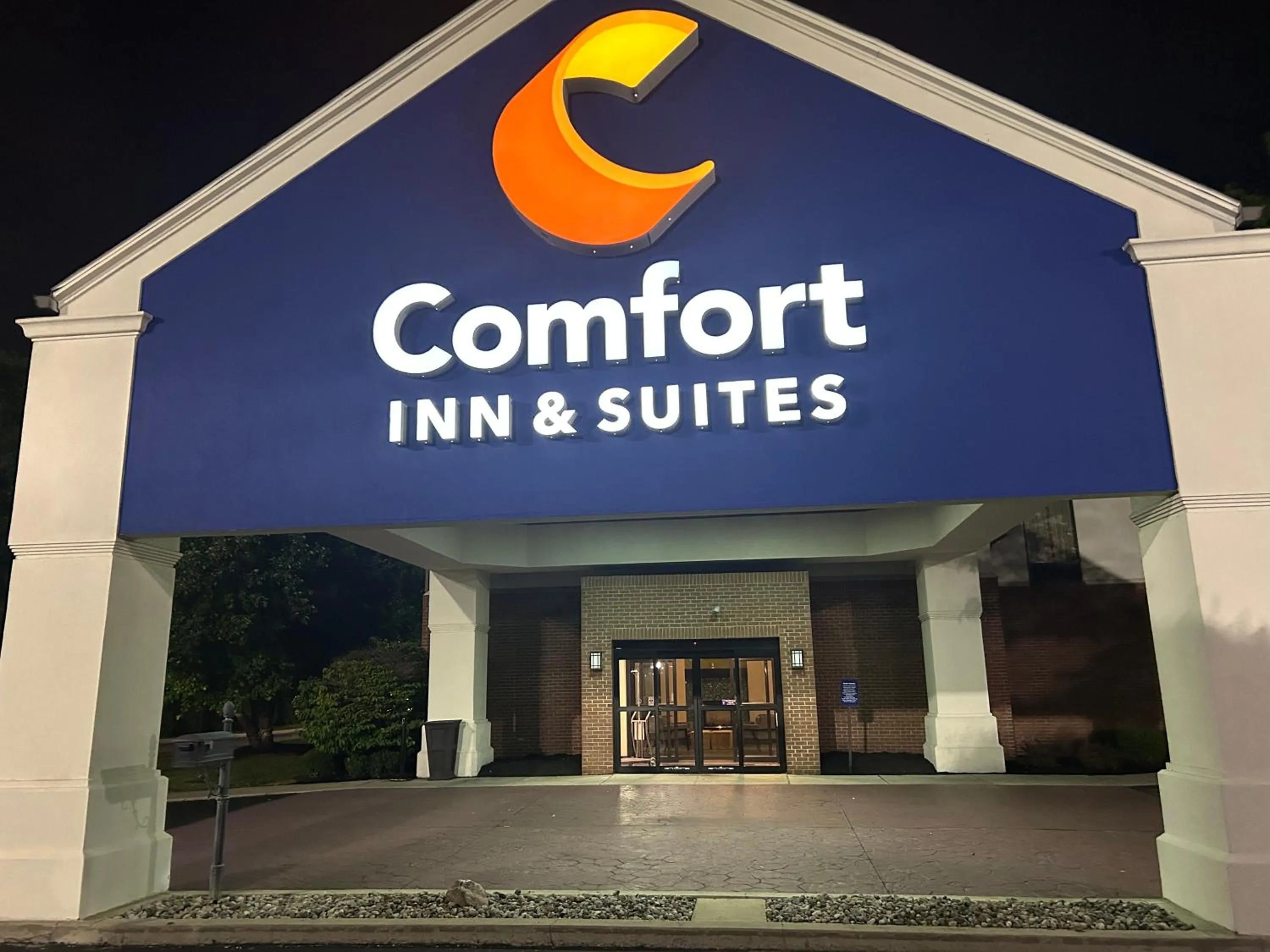 Property building in Comfort Inn & Suites Toledo North