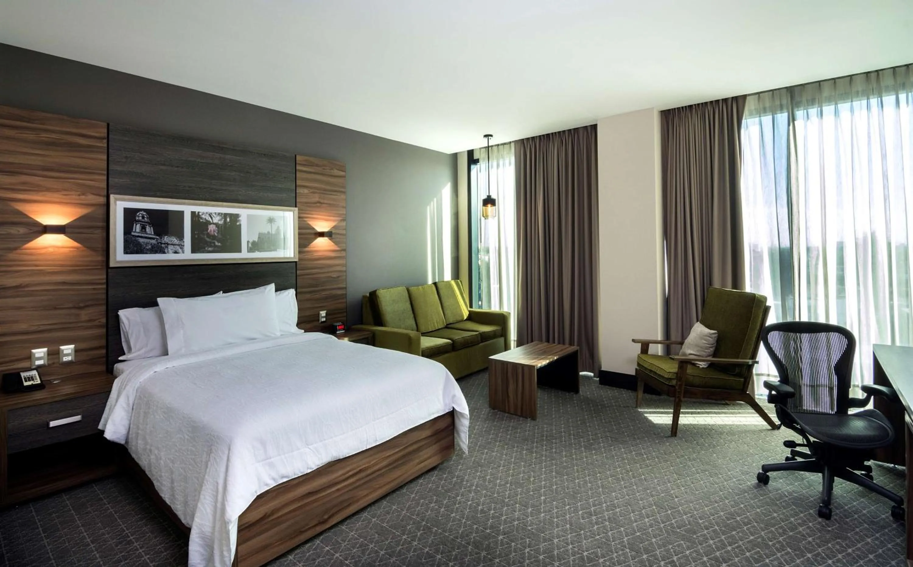 Bedroom, Bed in Hilton Garden Inn Aguascalientes