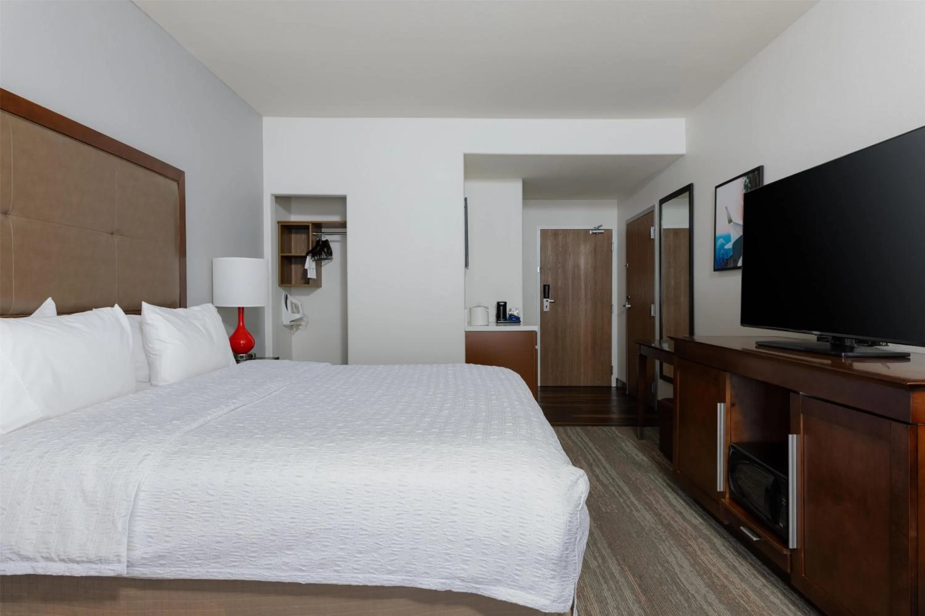 Bed in Hampton Inn & Suites Palmdale