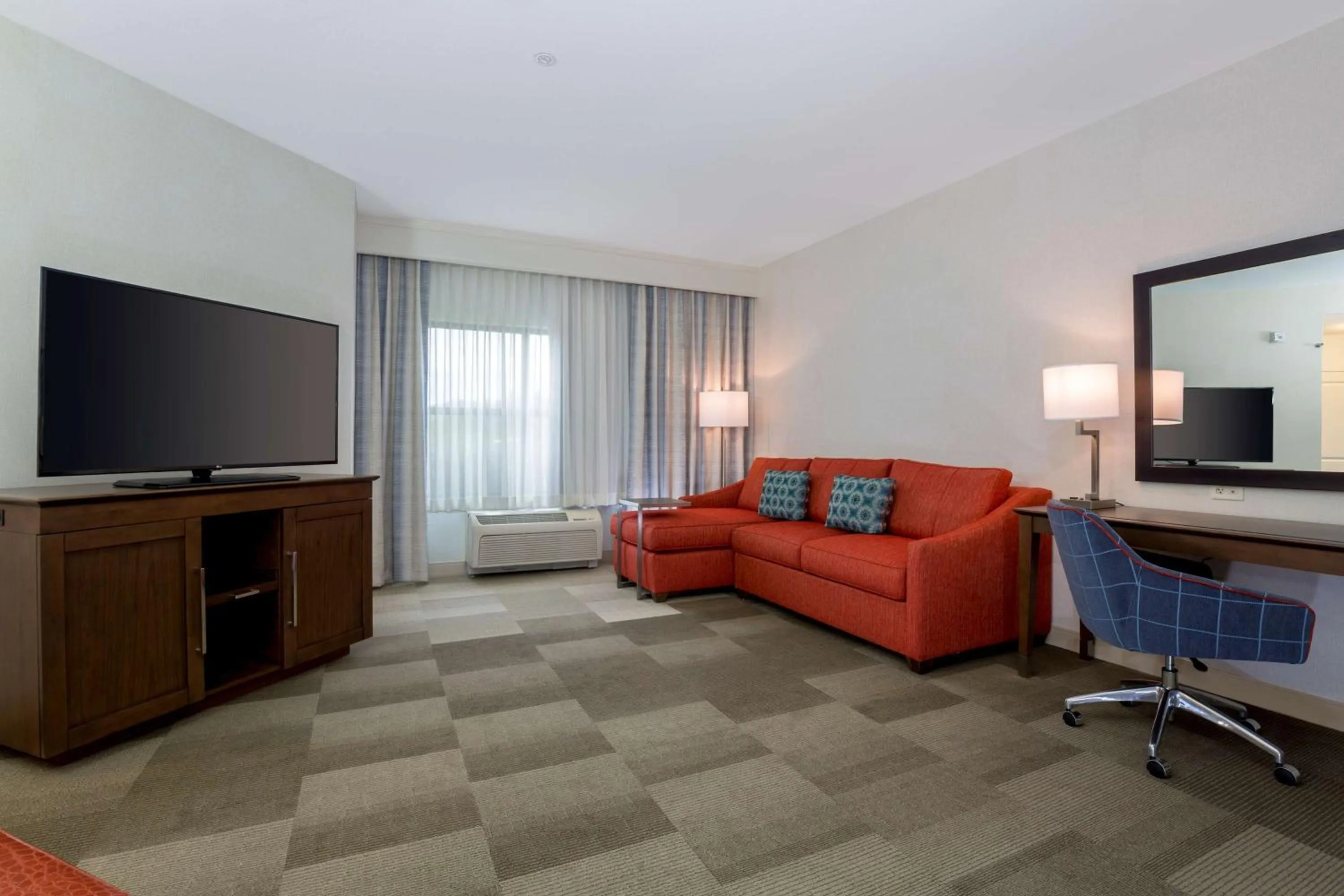 TV and multimedia in Hampton Inn & Suites San Diego-Poway