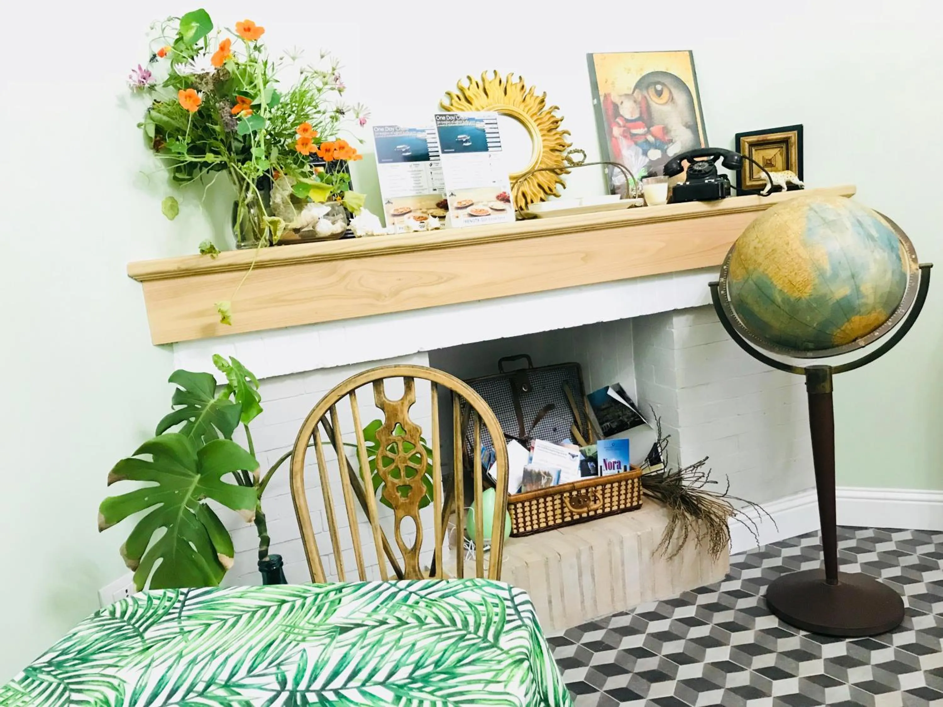 Communal lounge/ TV room in Jacaranda