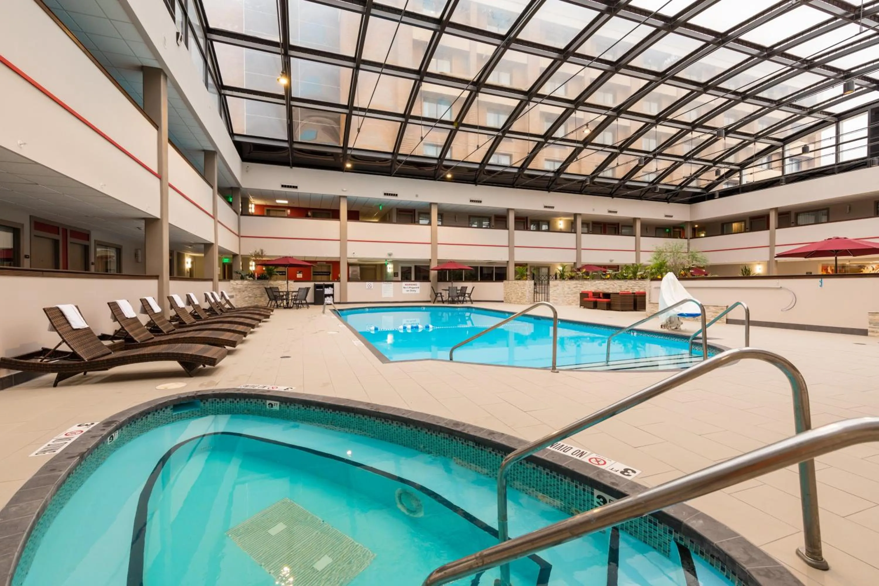 Swimming pool in Holiday Inn Brookfield - Milwaukee by IHG