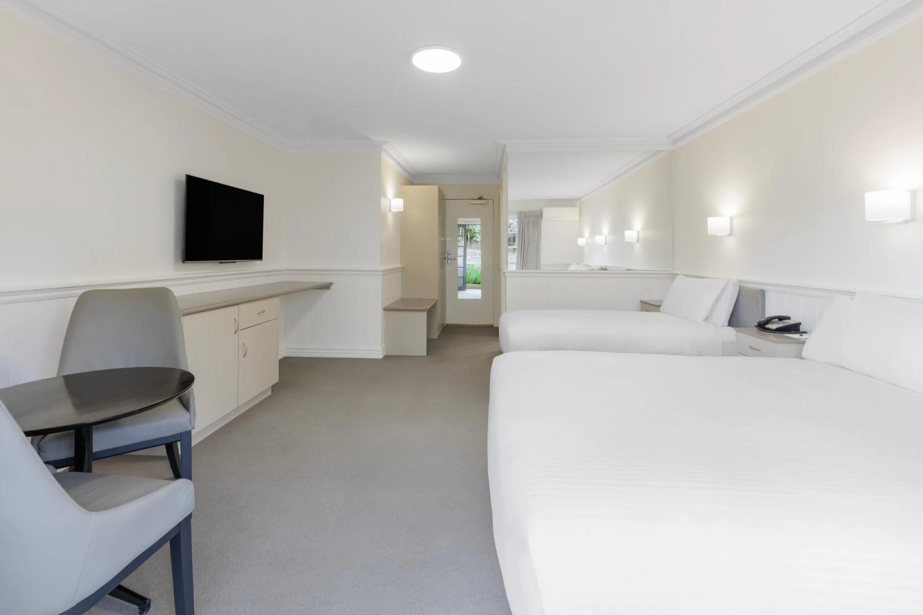 Photo of the whole room, Bed in Best Western Olde Maritime Motor Inn