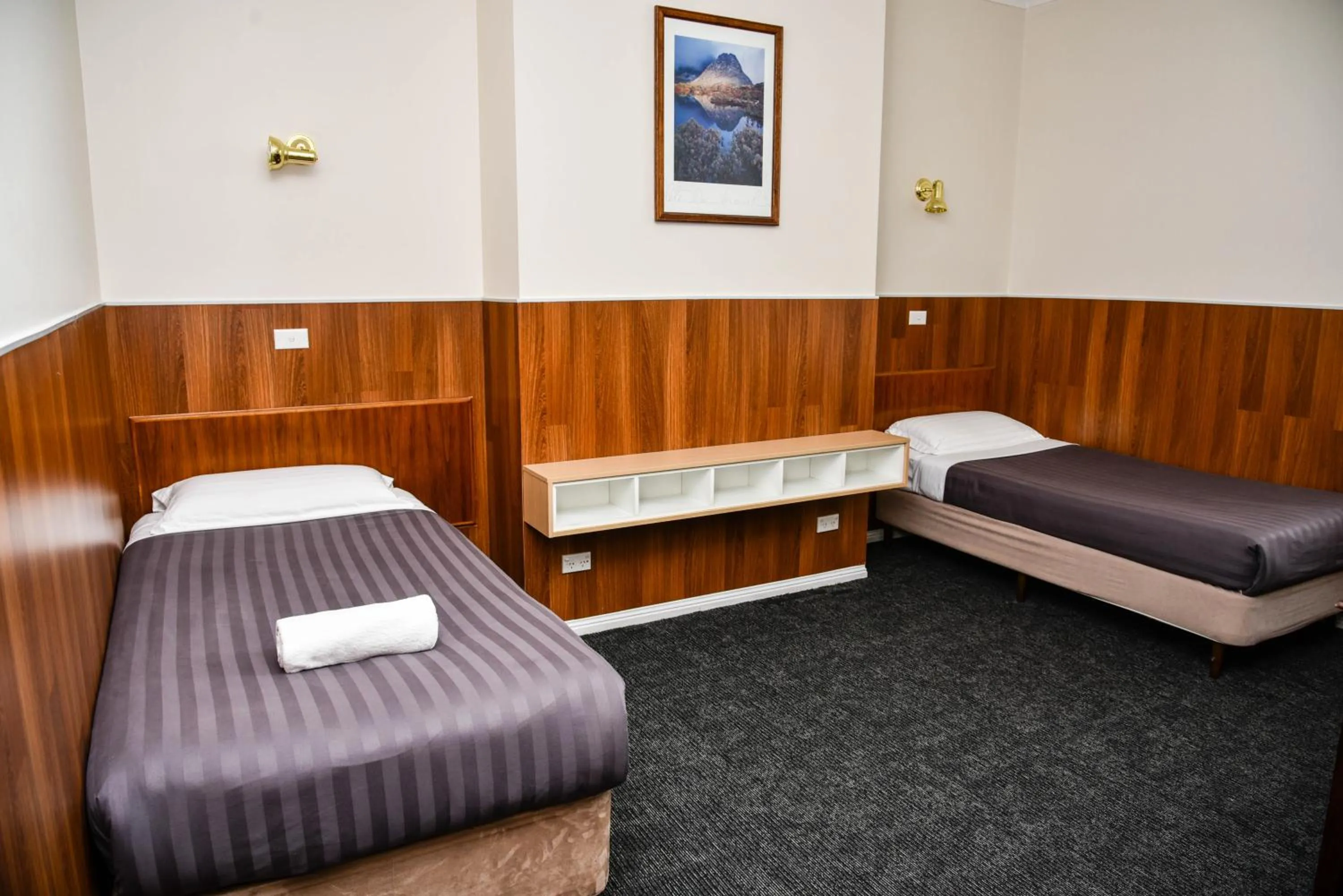 Bedroom, Bed in Hobart Tower Motel