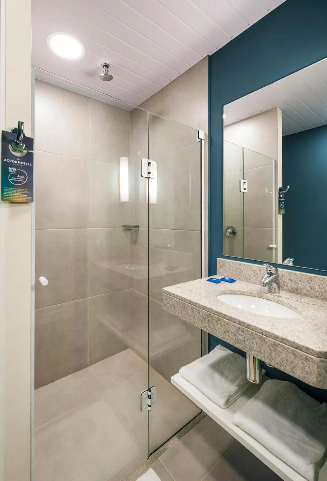 Shower in ibis budget Navegantes Itajai
