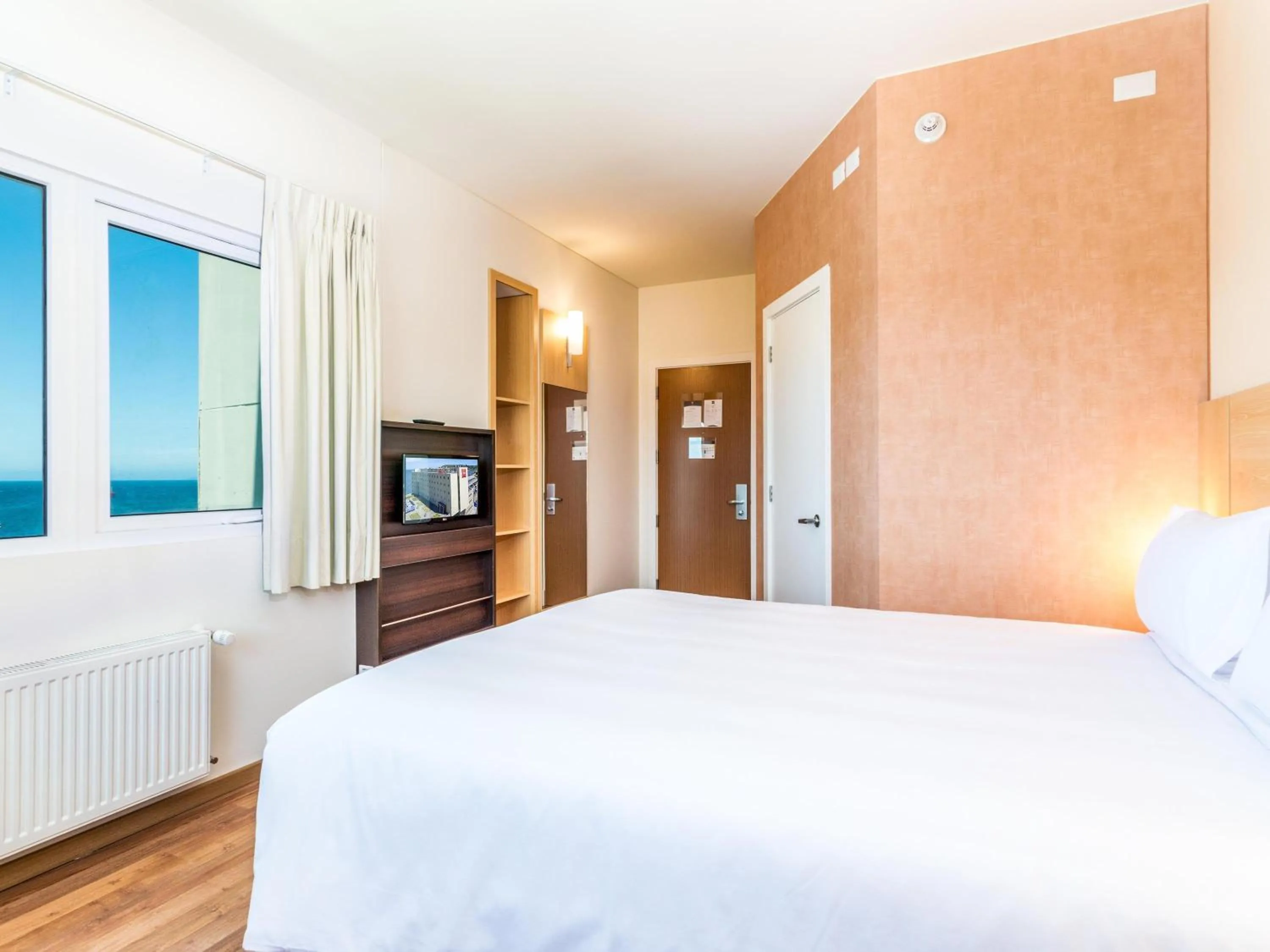 Bedroom, Bed in ibis Puerto Montt