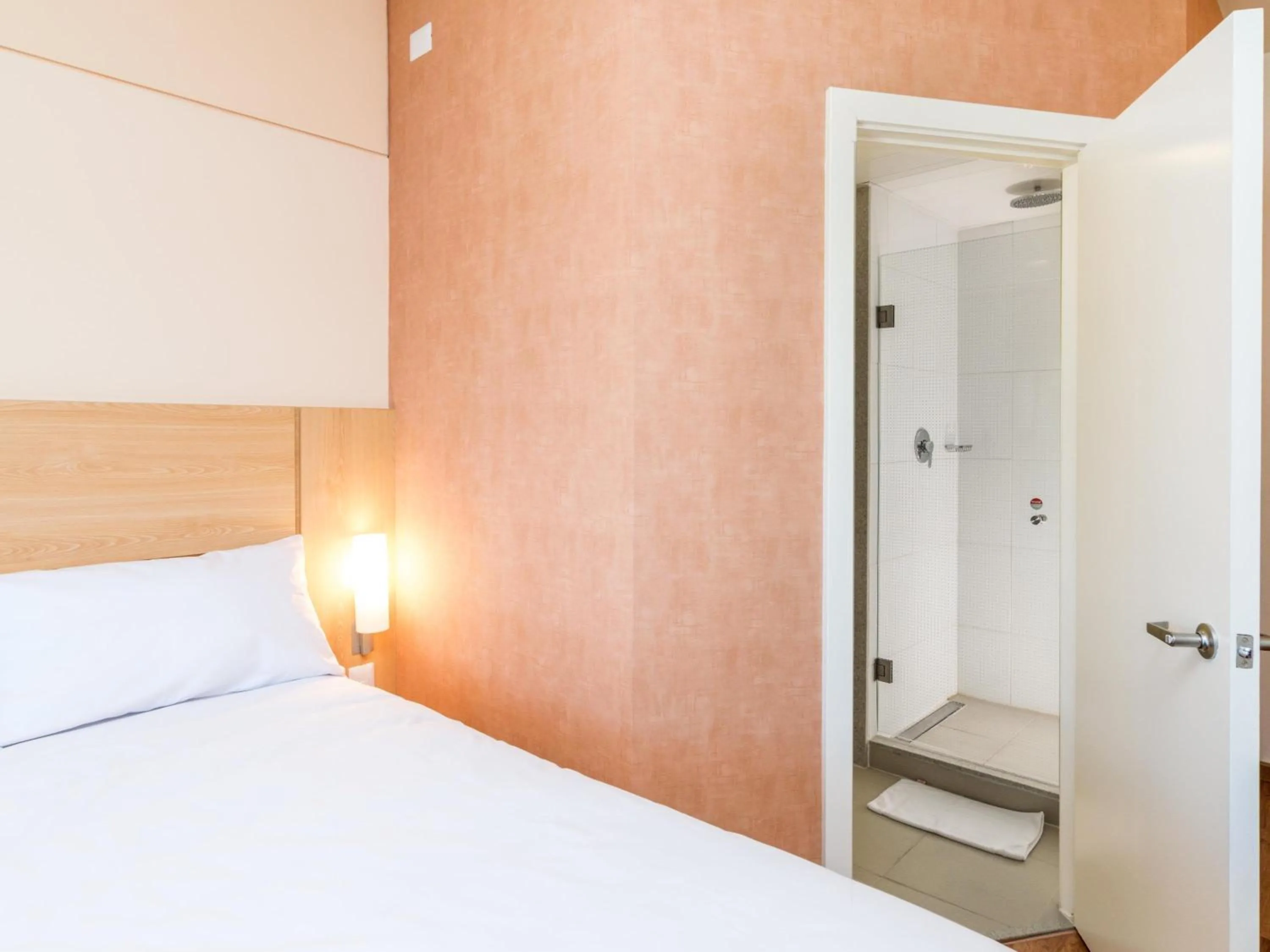 Bedroom, Bed in ibis Puerto Montt