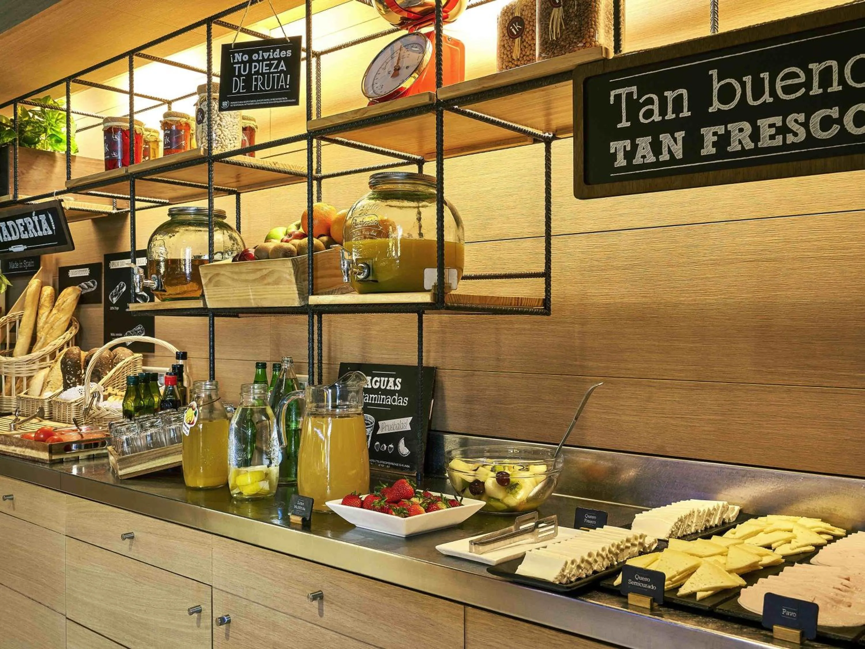 Breakfast in Ibis Barcelona Centro (Sagrada Familia)