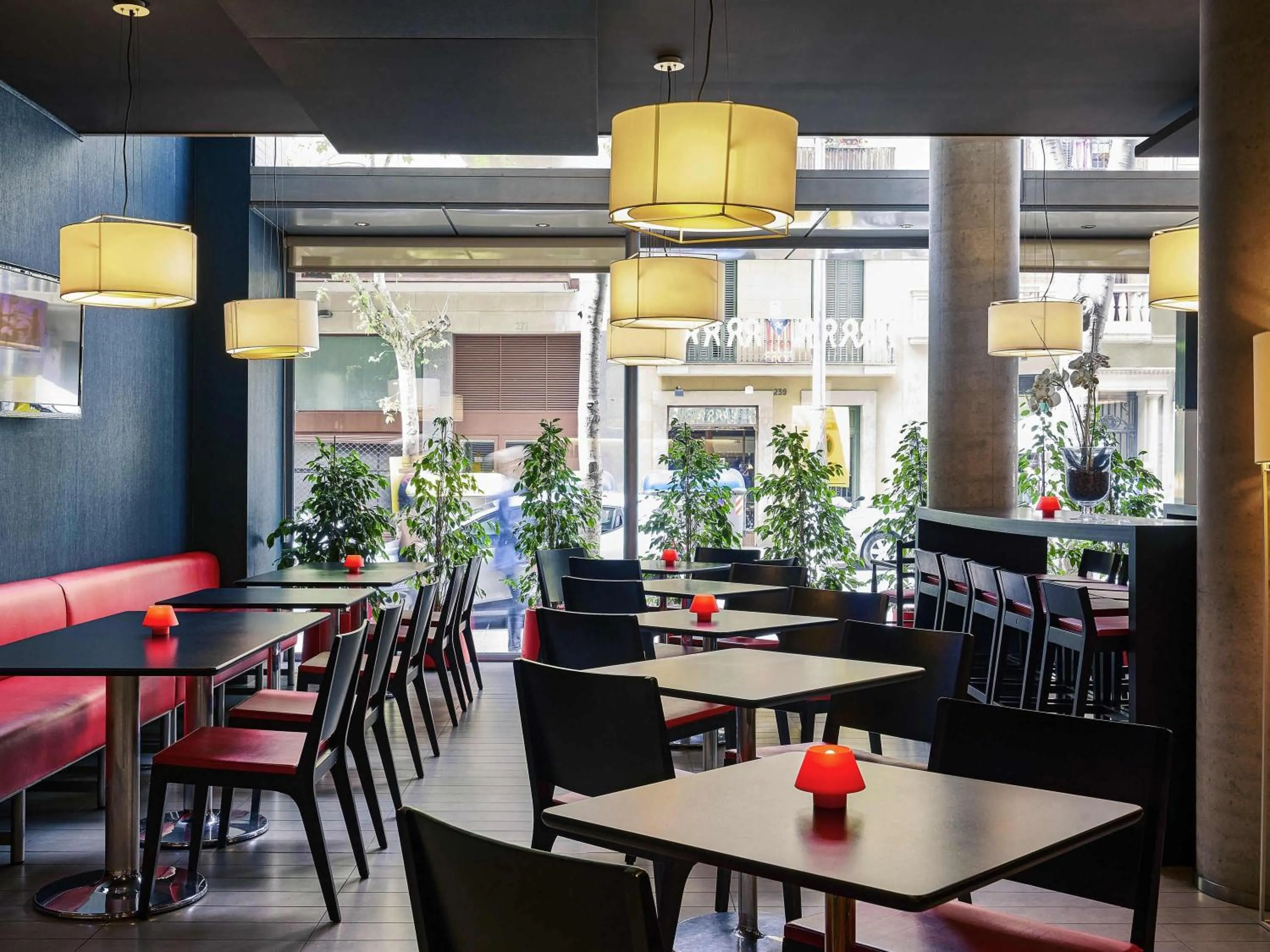 Lounge or bar in Ibis Barcelona Centro (Sagrada Familia)