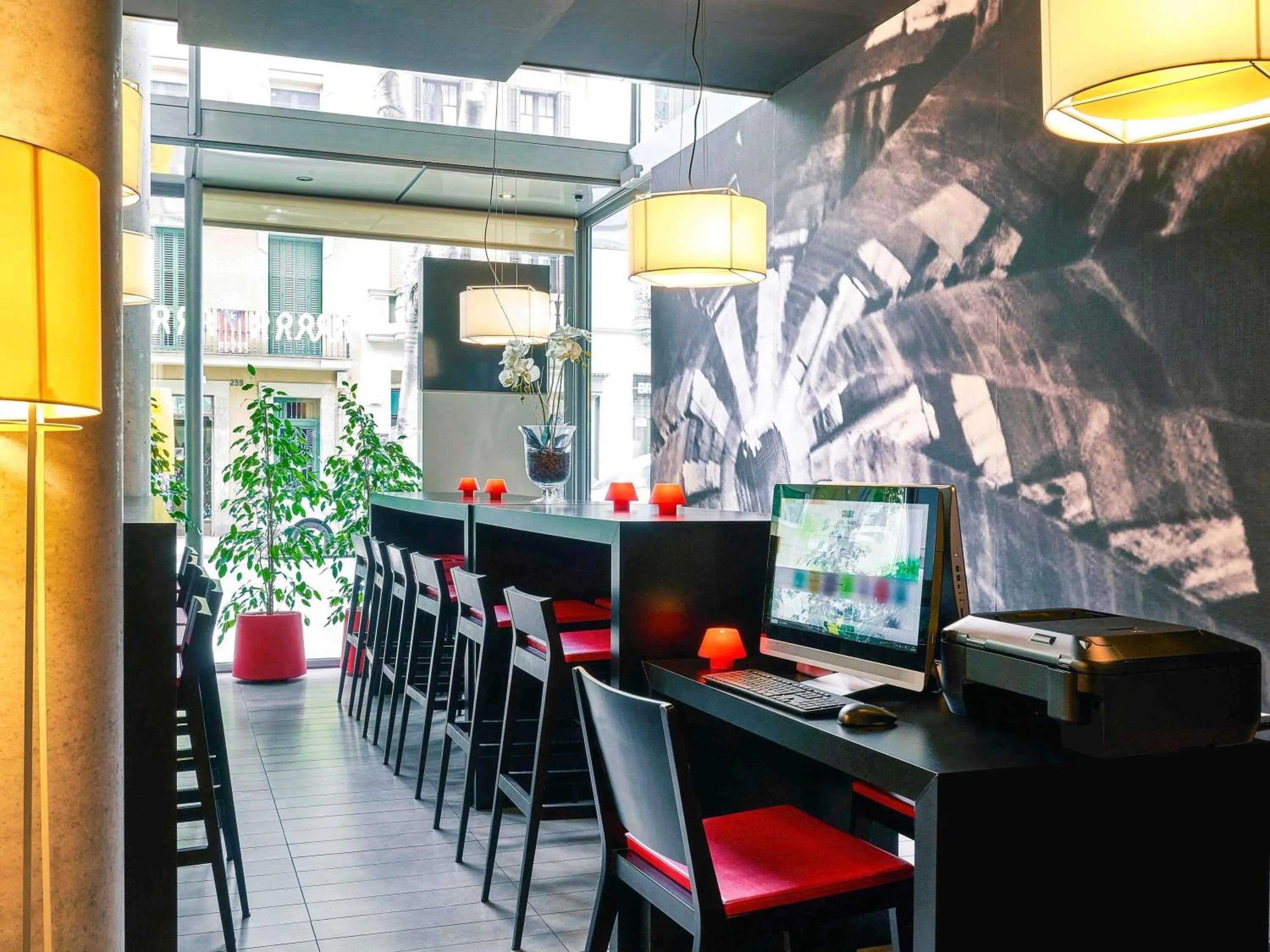 Lounge or bar in Ibis Barcelona Centro (Sagrada Familia)