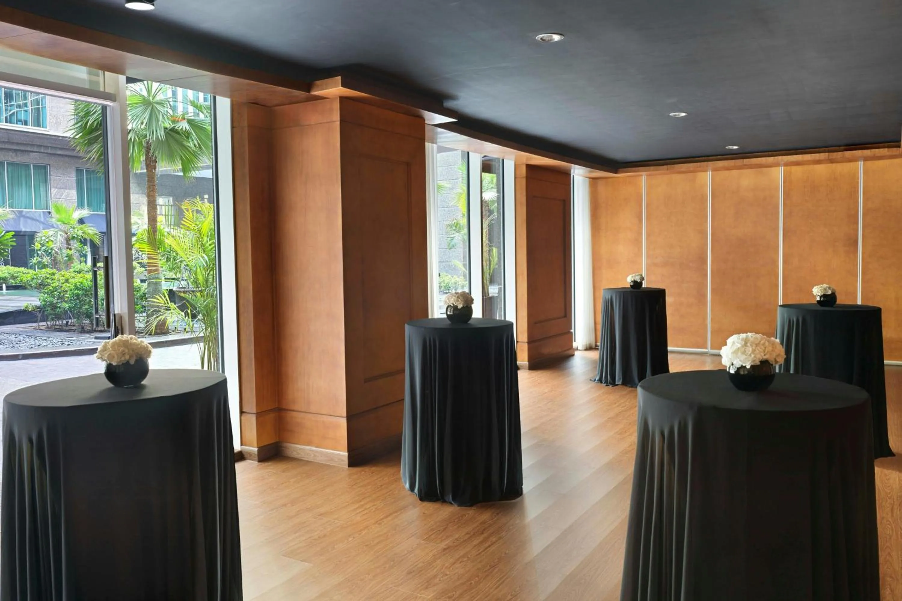 Lounge or bar in Ritz Carlton DIFC Downtown Dubai