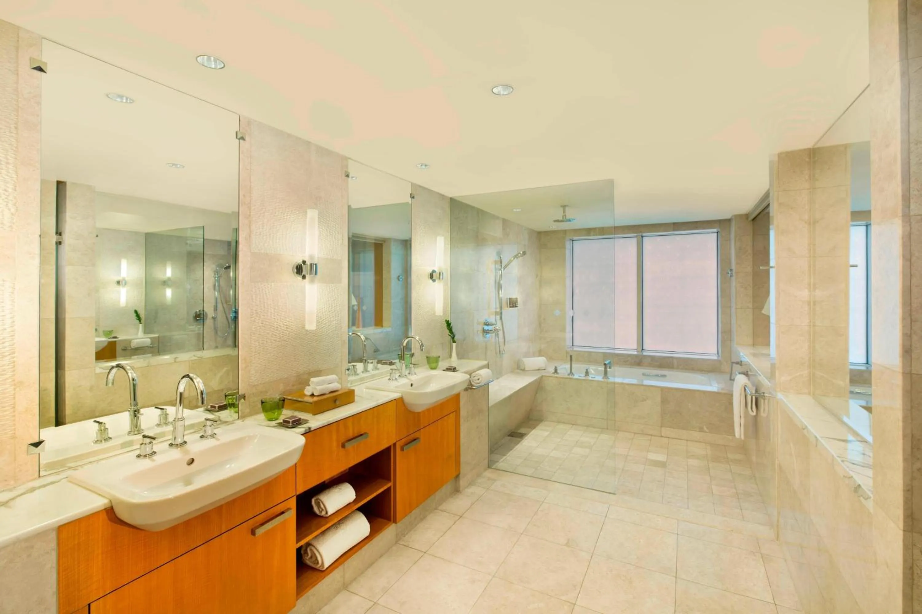Bathroom in The Ritz-Carlton, Dubai International Financial Centre