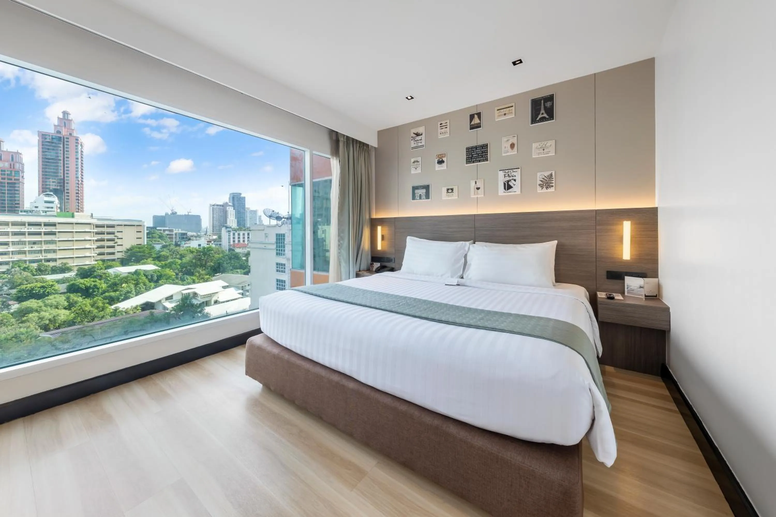 Bed in Golden Tulip Mandison Suites