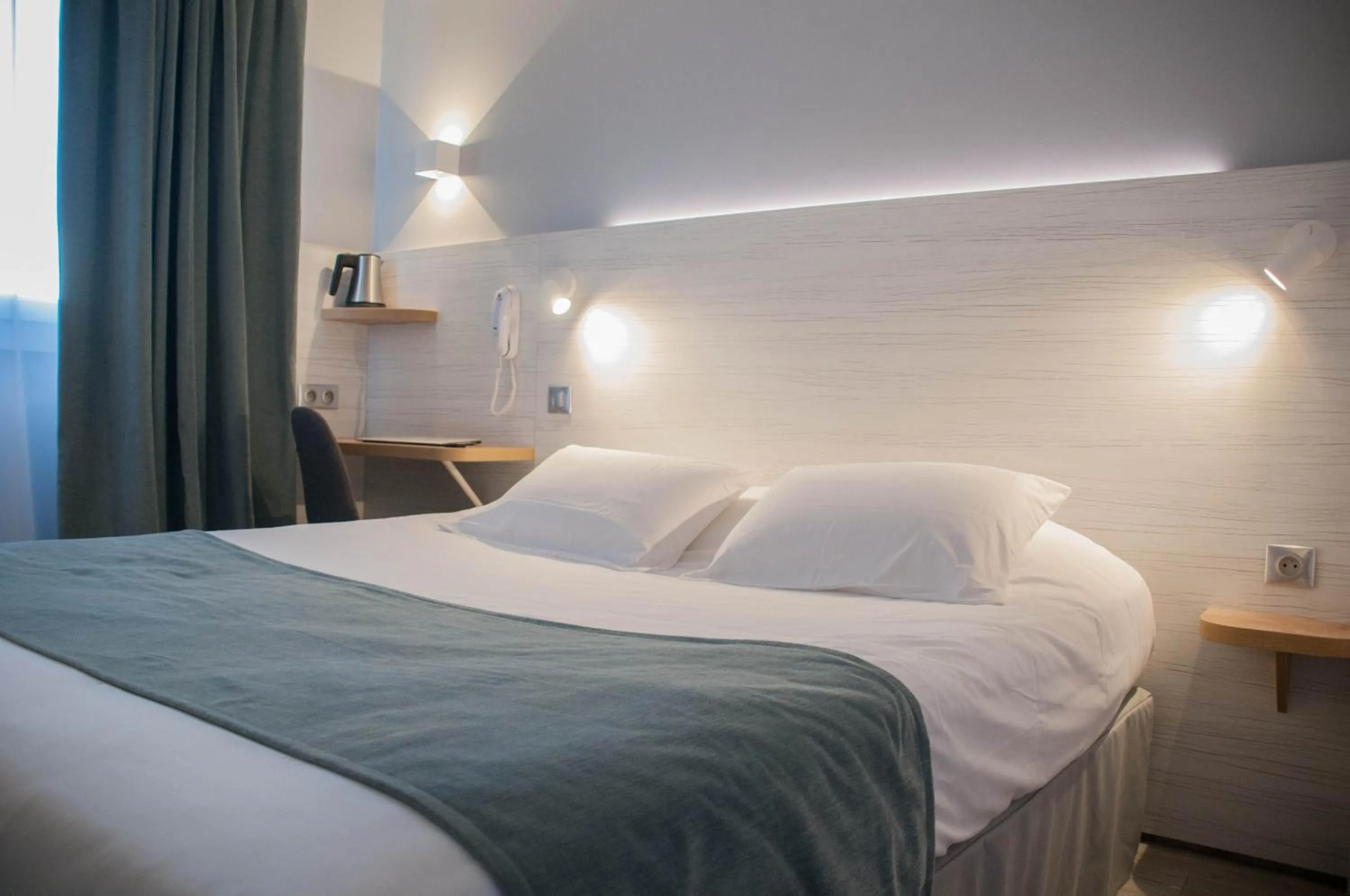 Bed in Kyriad Montpellier Sud - A709