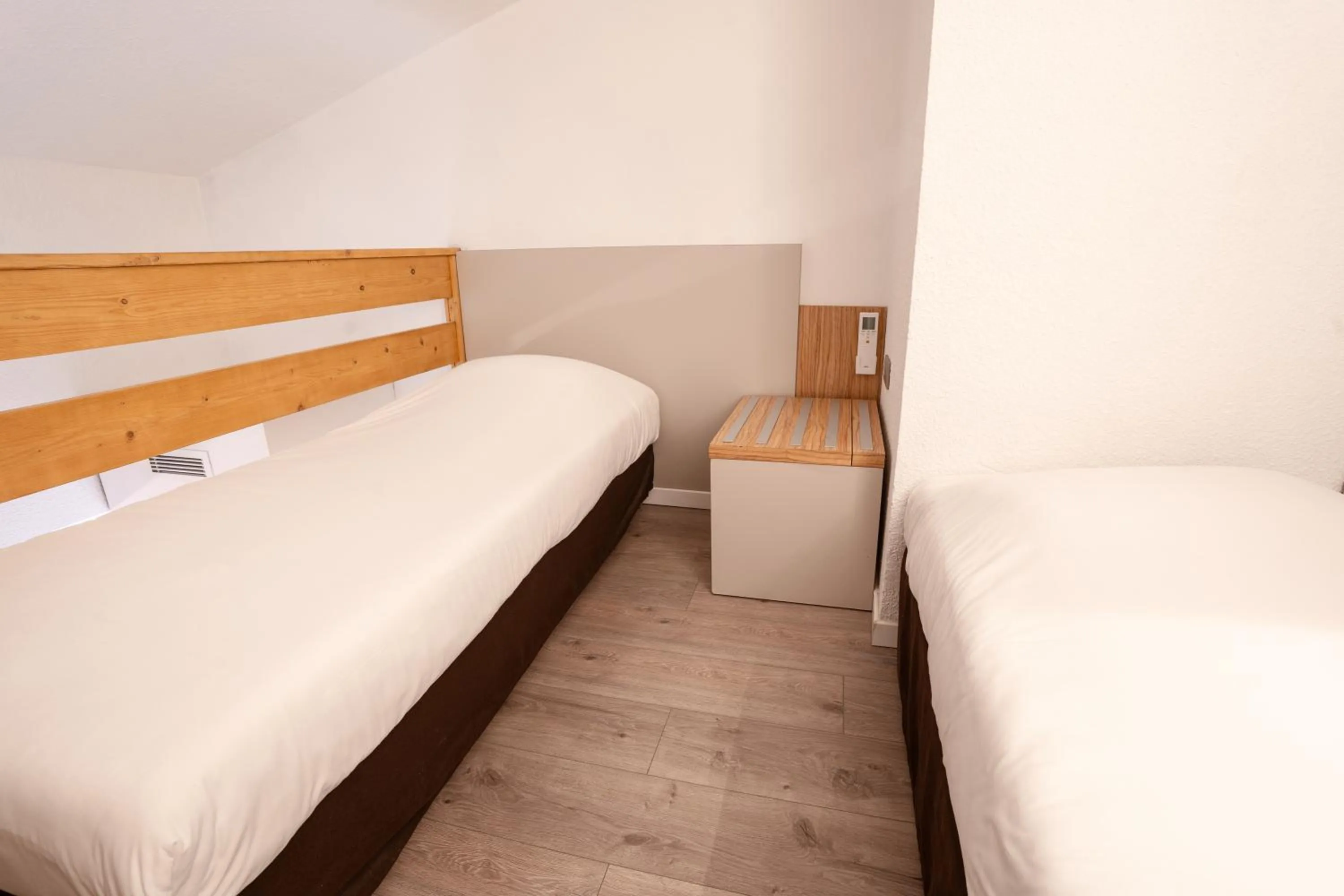 Bed in Kyriad Montpellier Sud - A709