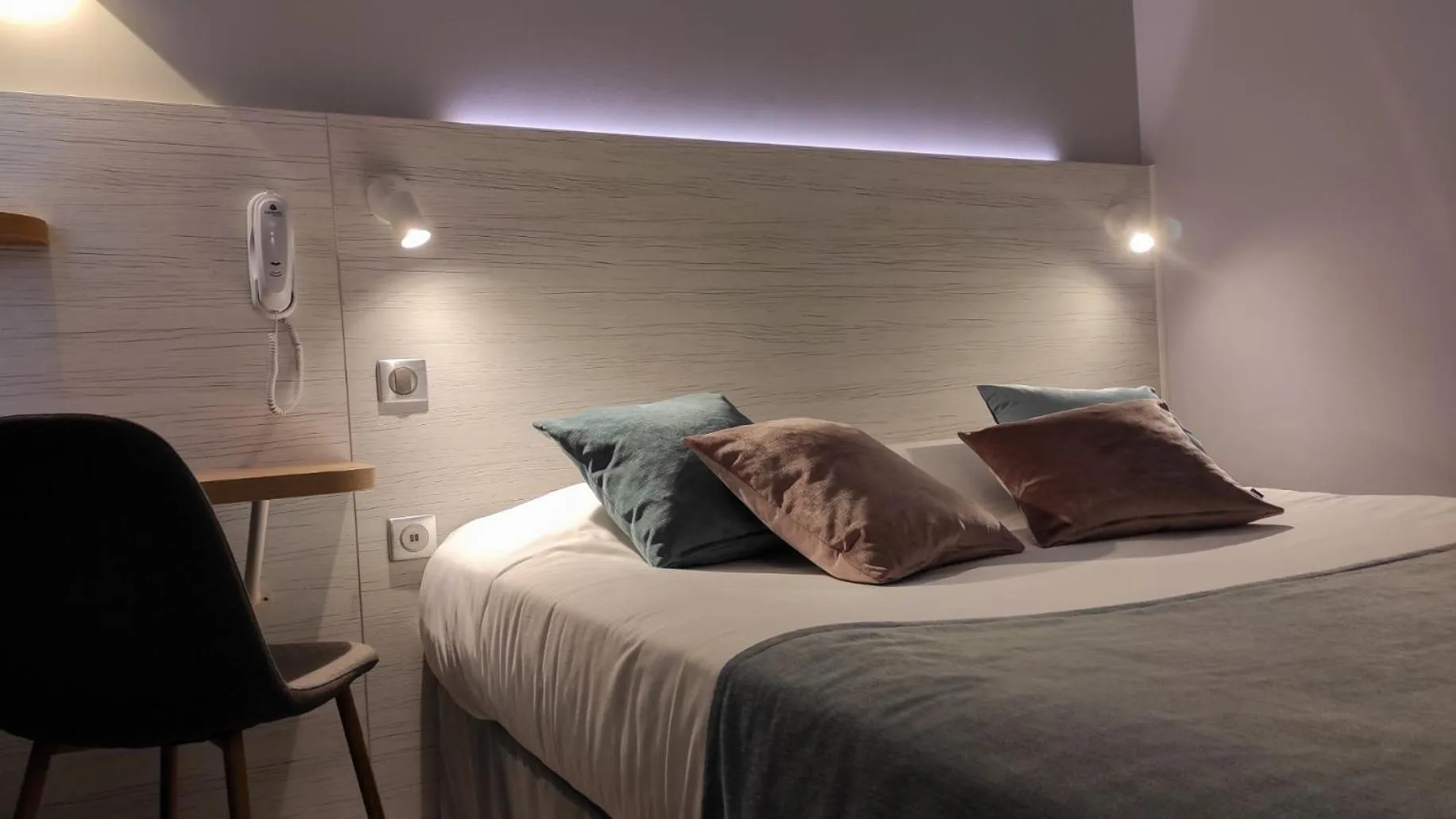 Bedroom, Bed in Kyriad Montpellier Sud - A709