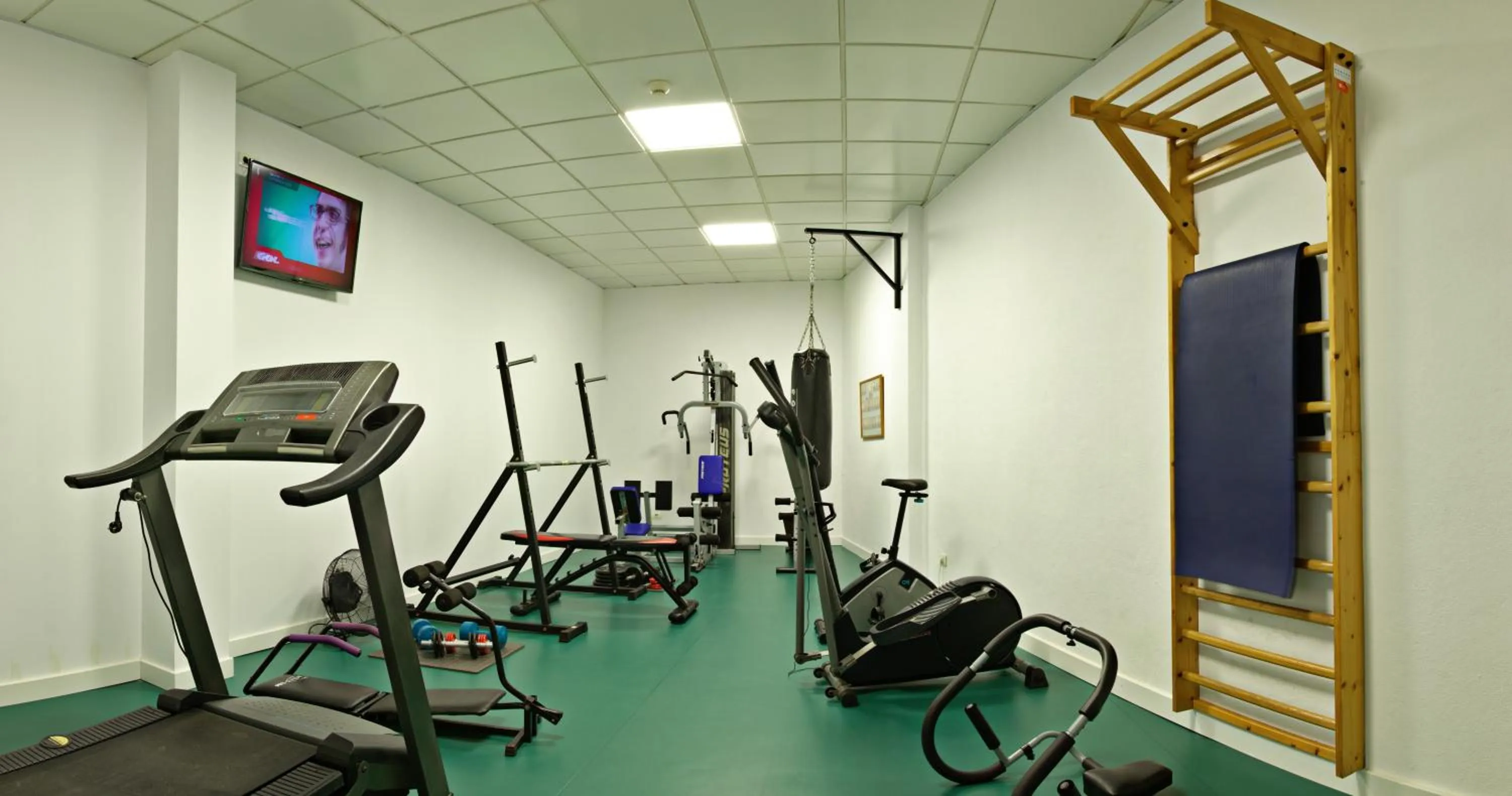 Fitness centre/facilities in Apartamentos Adjovimar