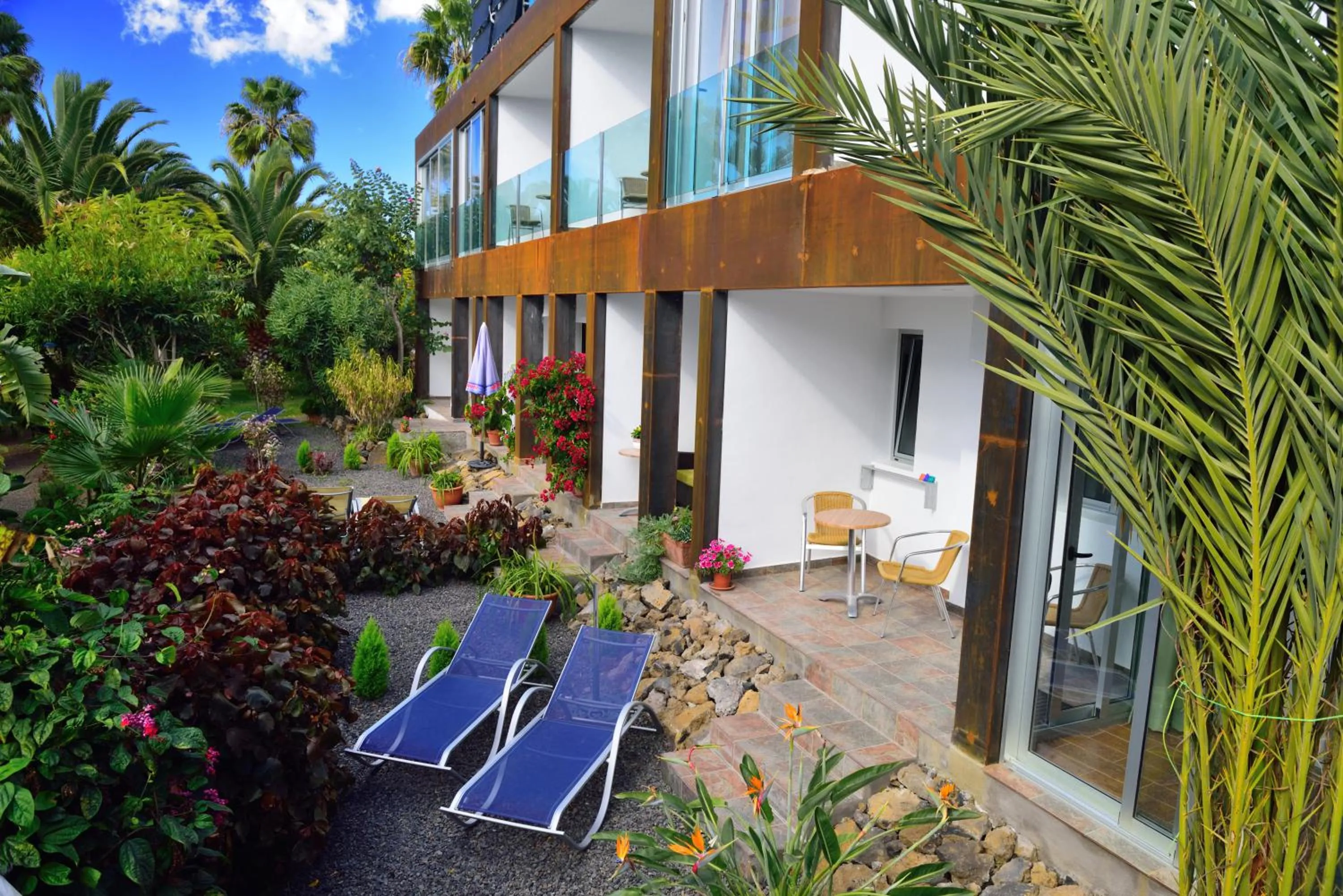 Garden in Apartamentos Adjovimar