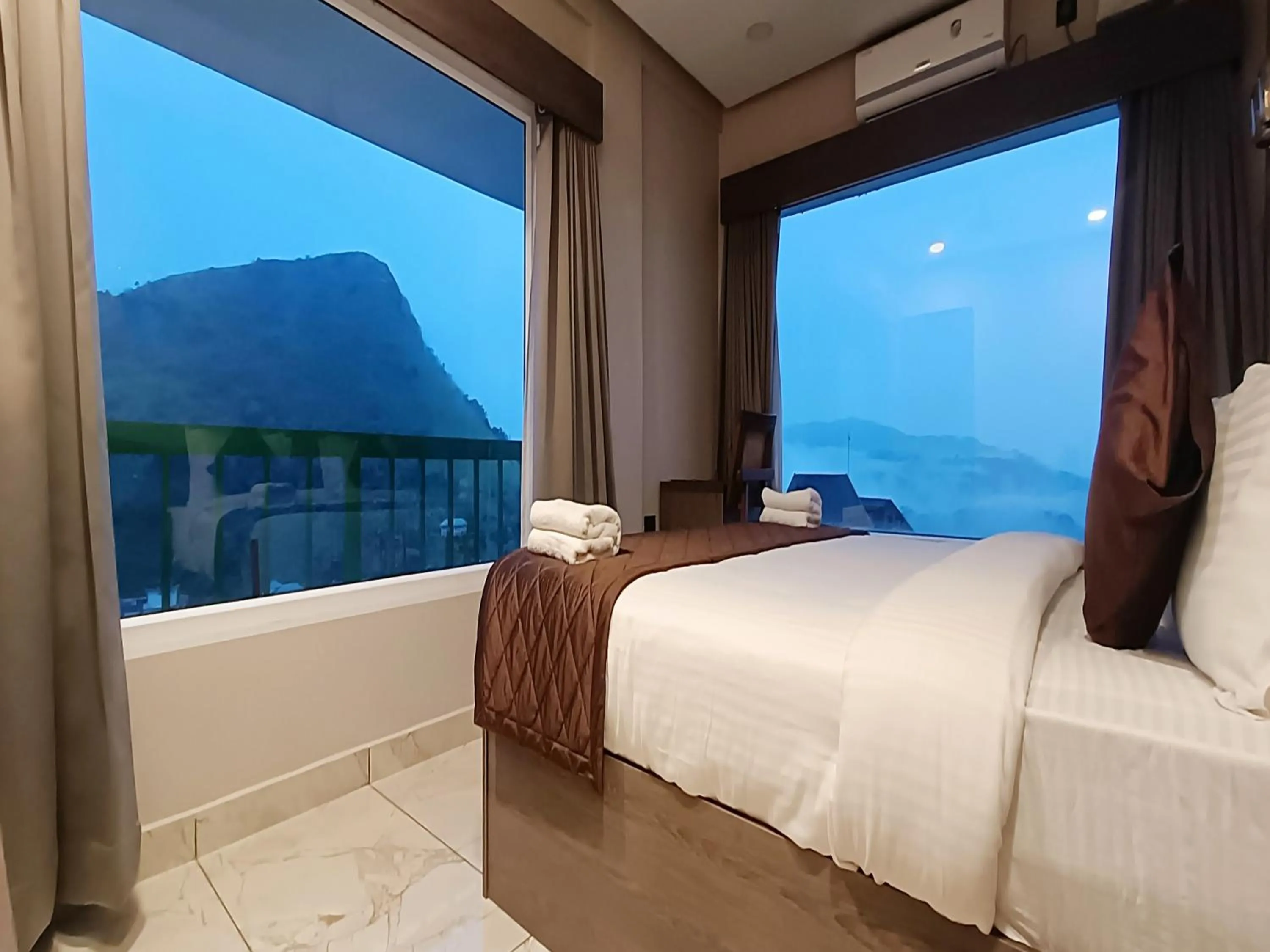 Balcony/Terrace, Bed in Palette Hill View Resorts Vagamon