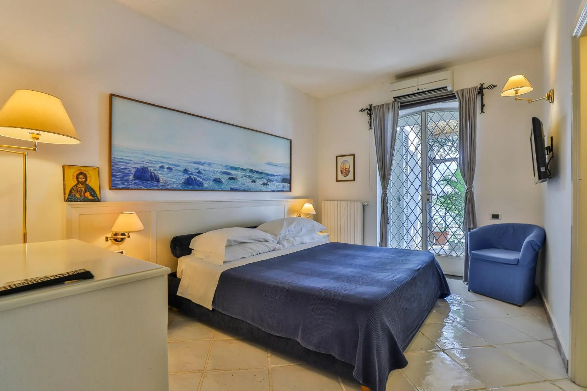 Photo of the whole room, Bed in Star Fish House