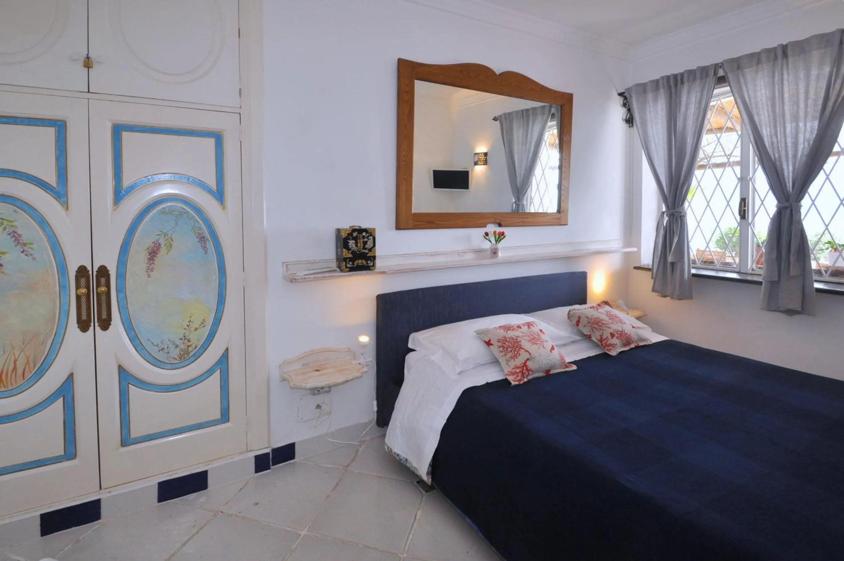 Bedroom, Bed in Star Fish House