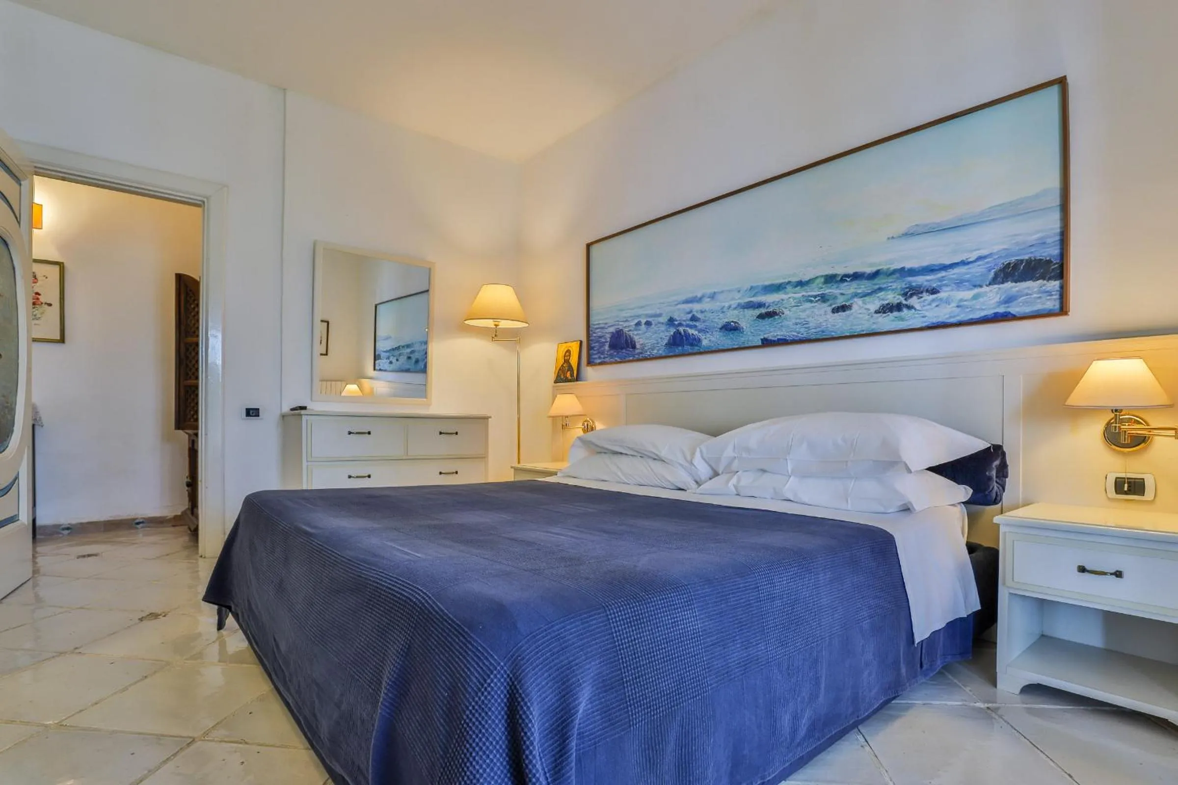 Bedroom, Bed in Star Fish House