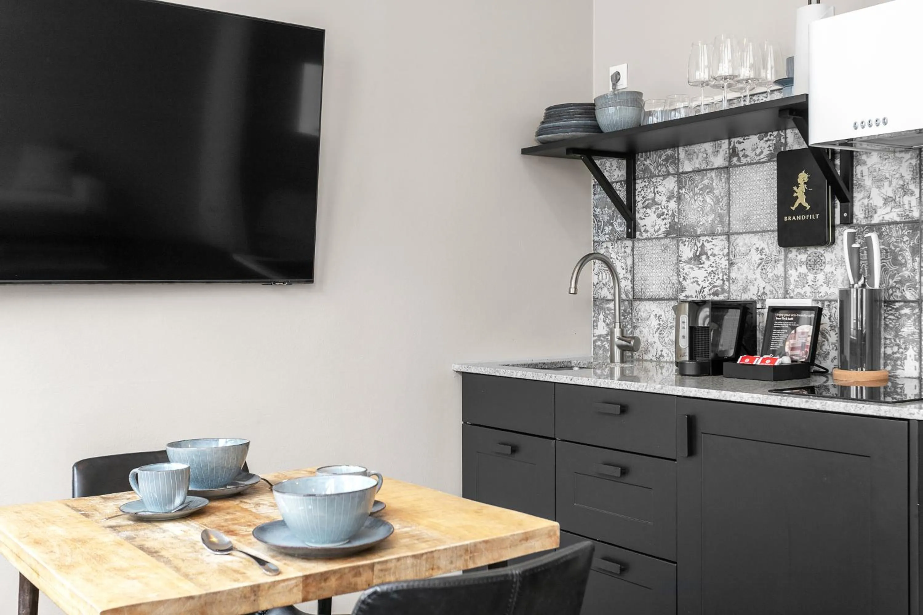 TV and multimedia in The Swan House by Heimaleiga