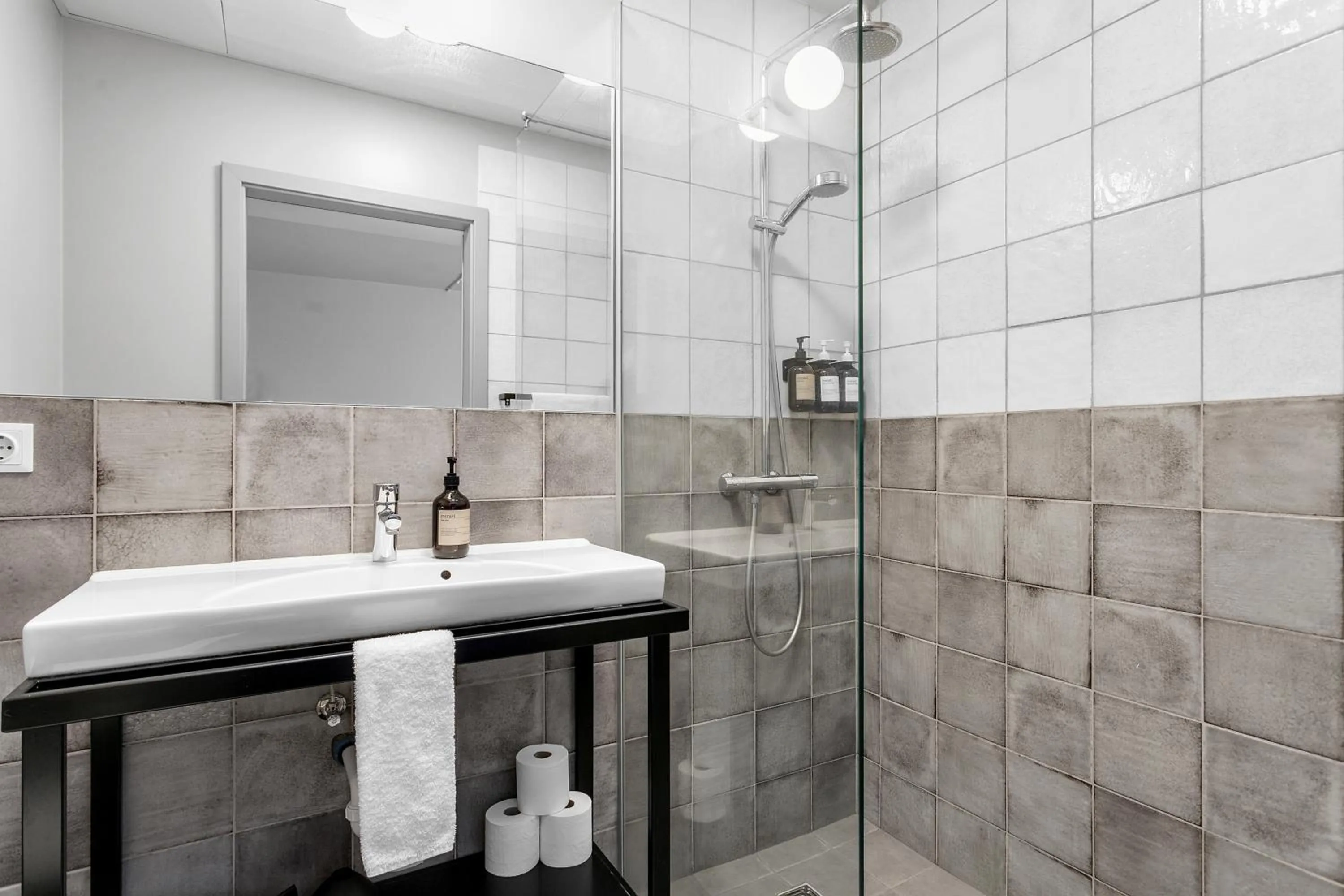 Shower in The Swan House by Heimaleiga