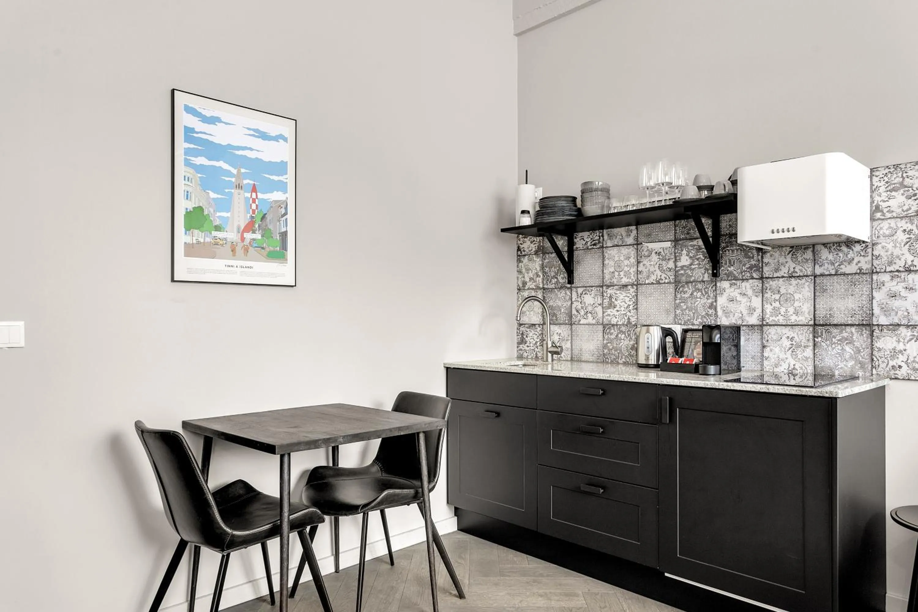 Coffee/tea facilities in The Swan House by Heimaleiga