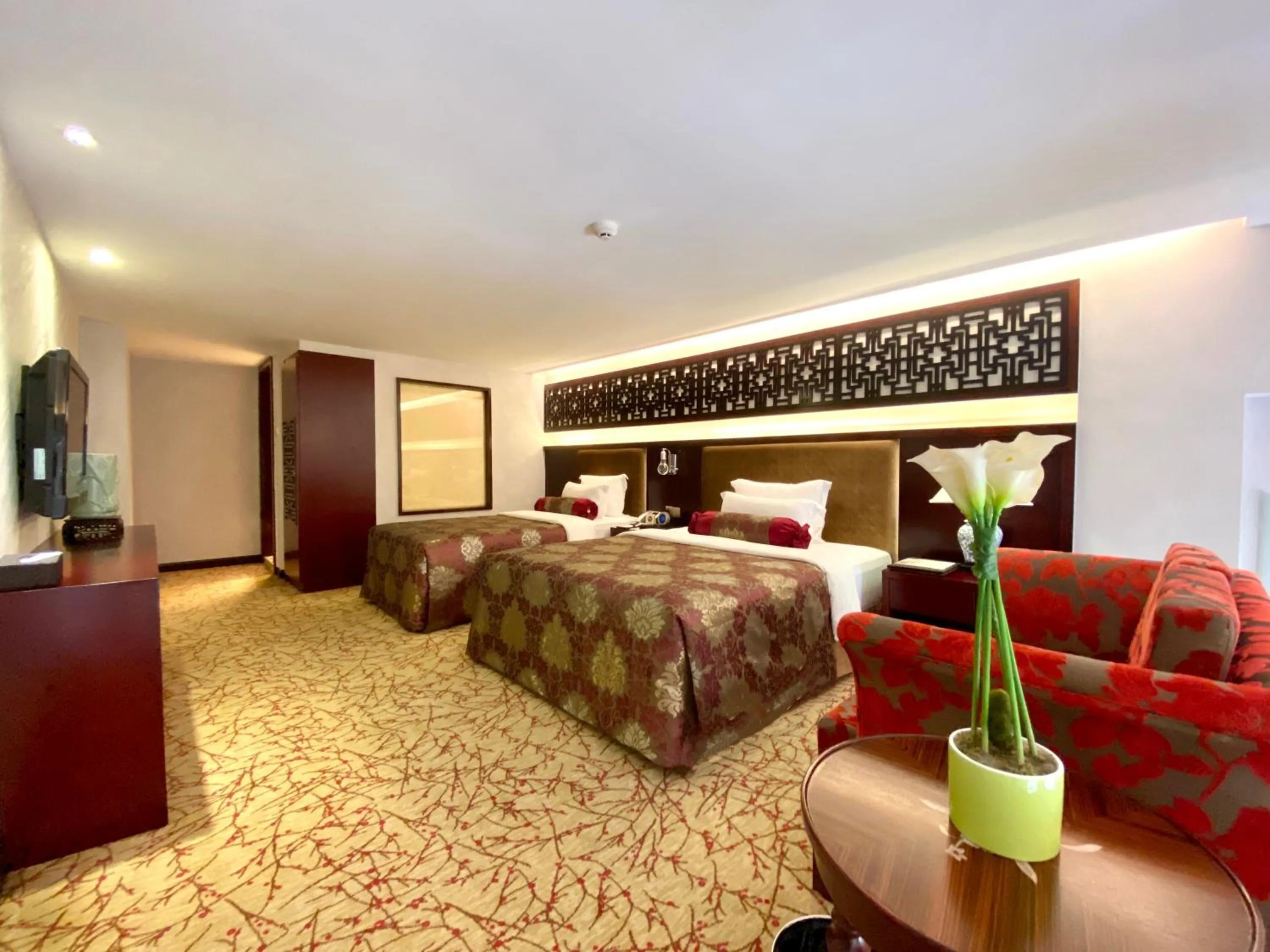 Photo of the whole room, Bed in Hotel Metropole