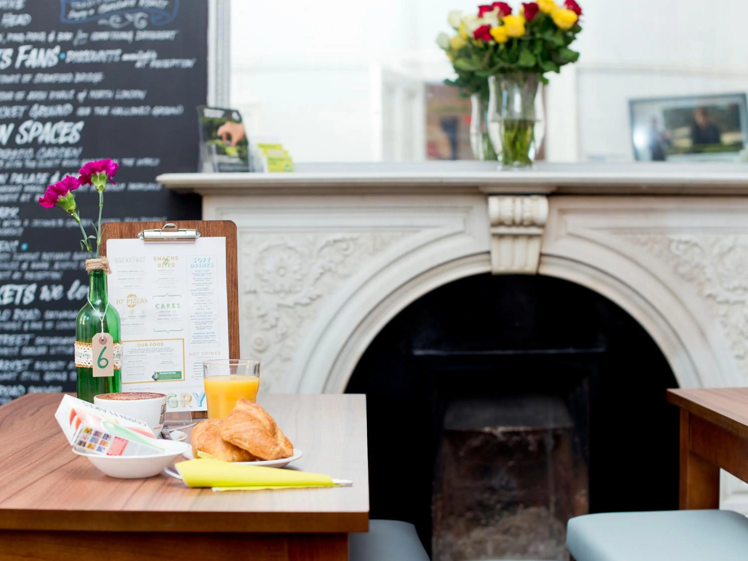 Food and drinks in YHA London Earl's Court