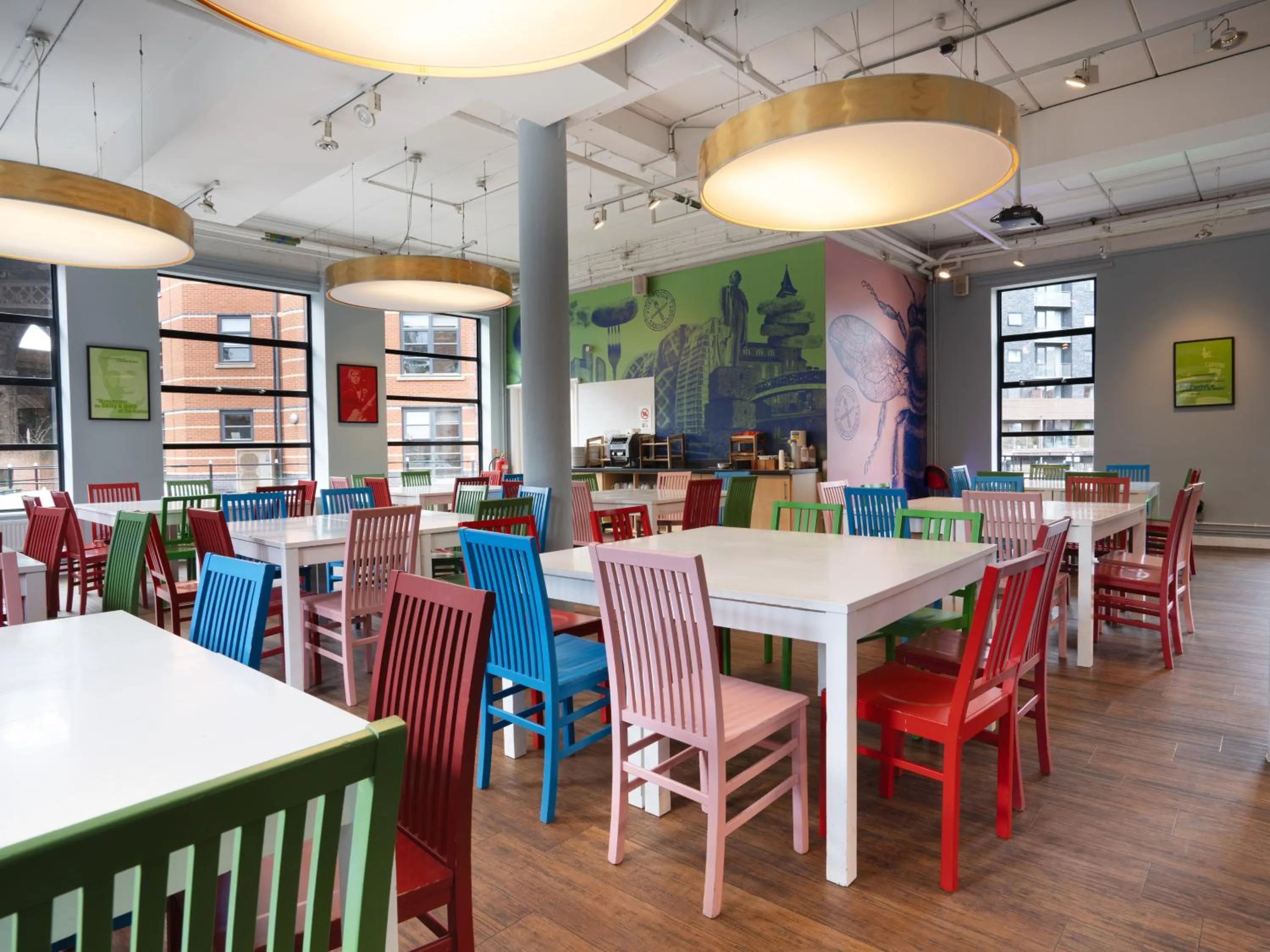 Restaurant/places to eat in YHA Manchester