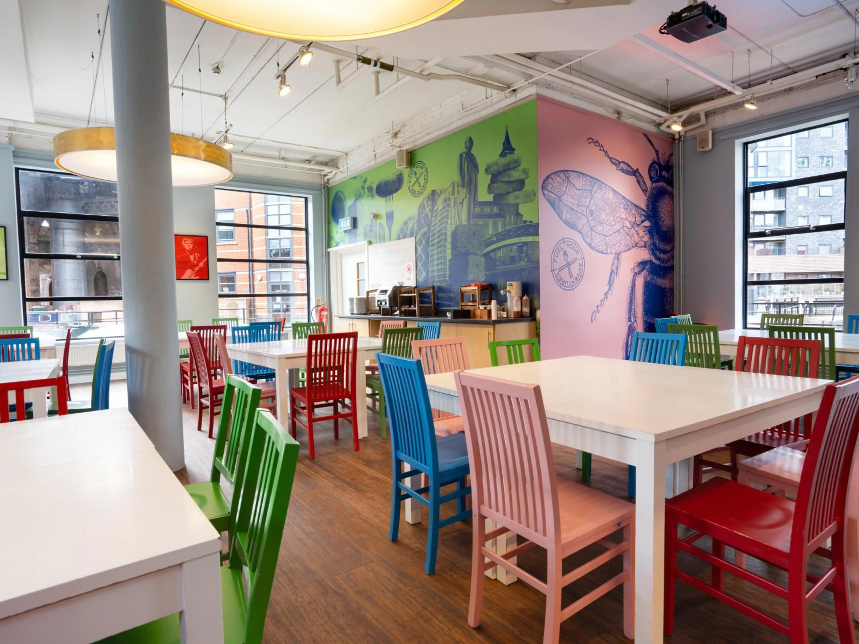 Restaurant/places to eat in YHA Manchester