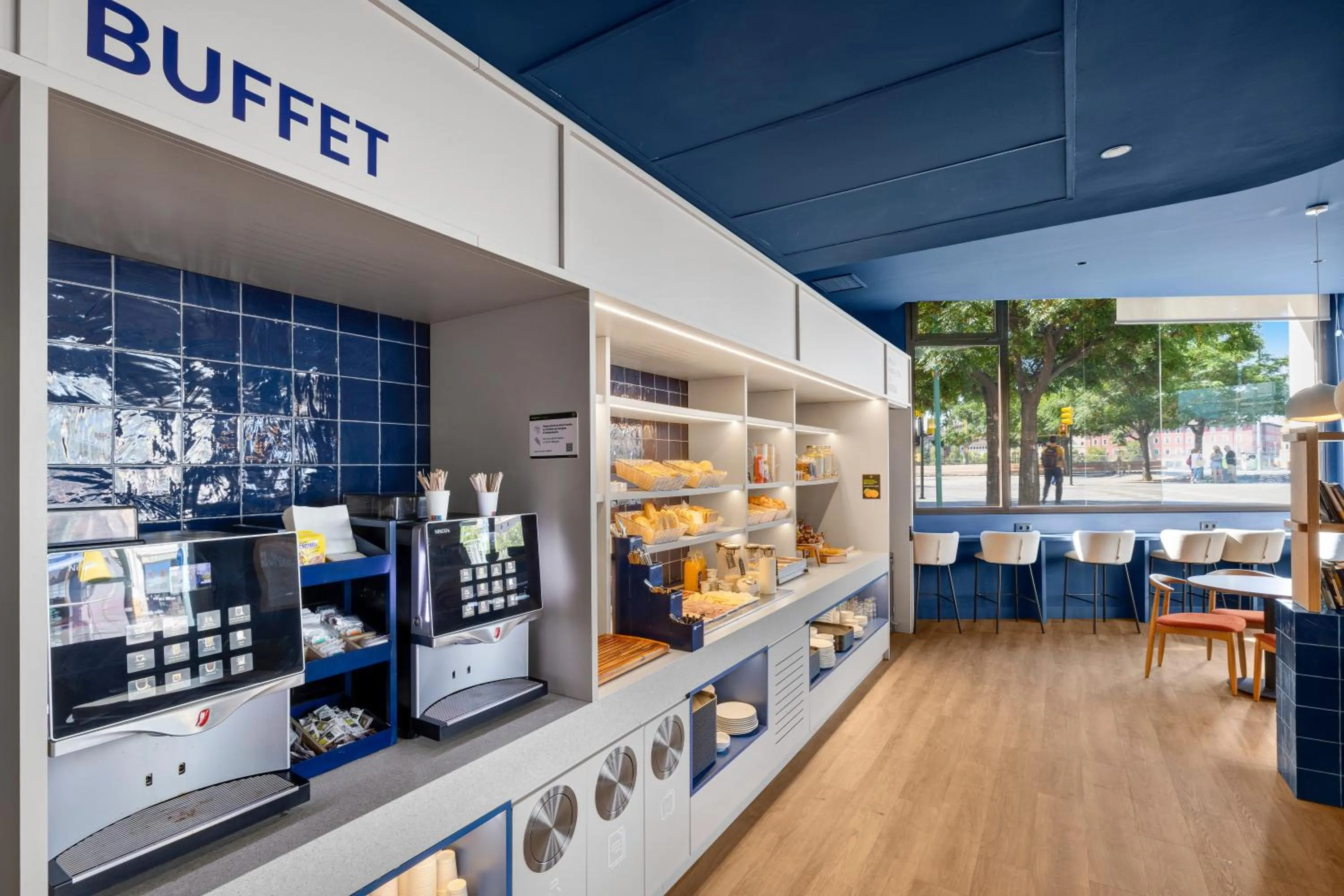 Buffet breakfast in B&B HOTEL Zaragoza Centro