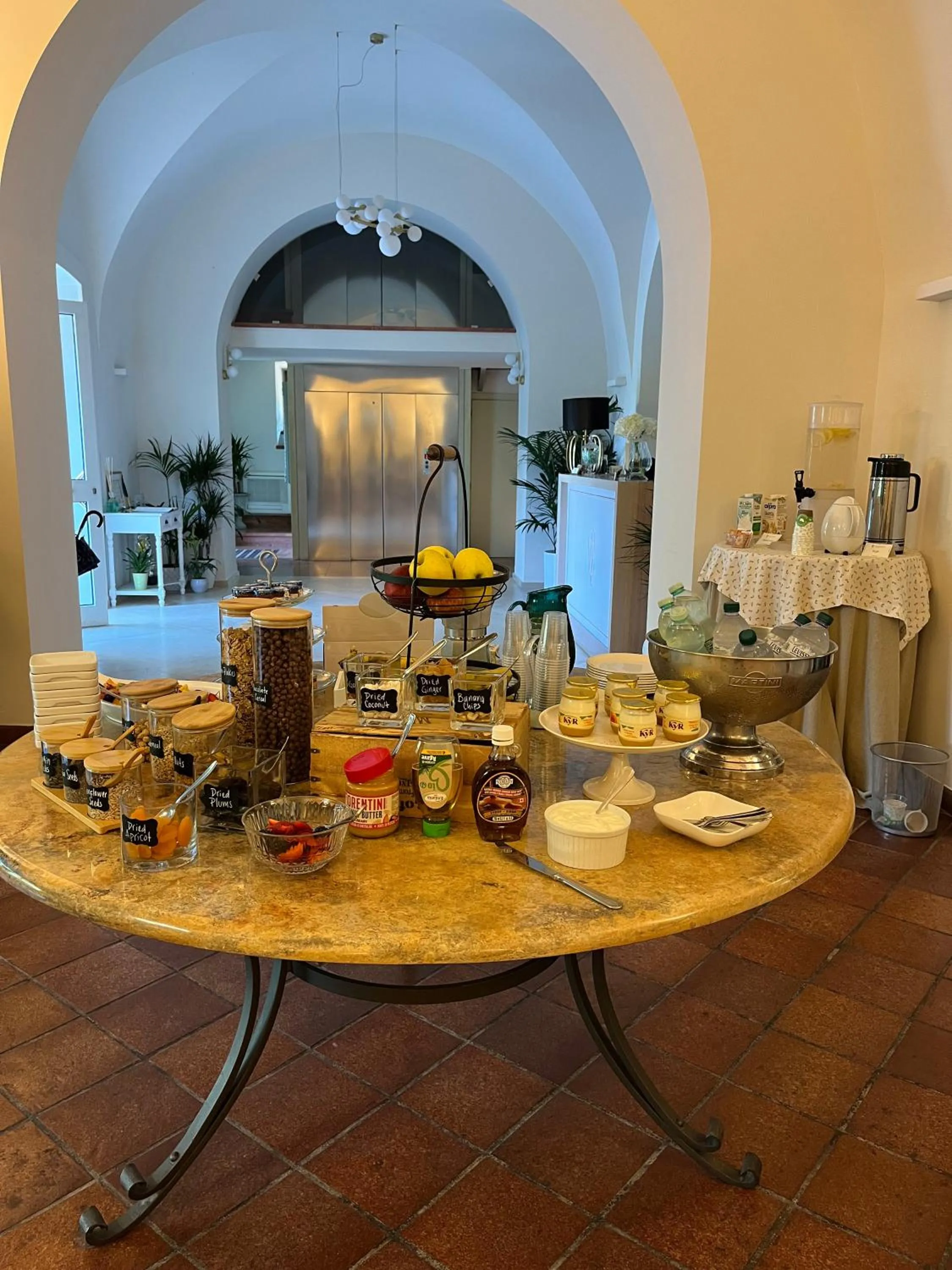 Breakfast in Villa Euchelia