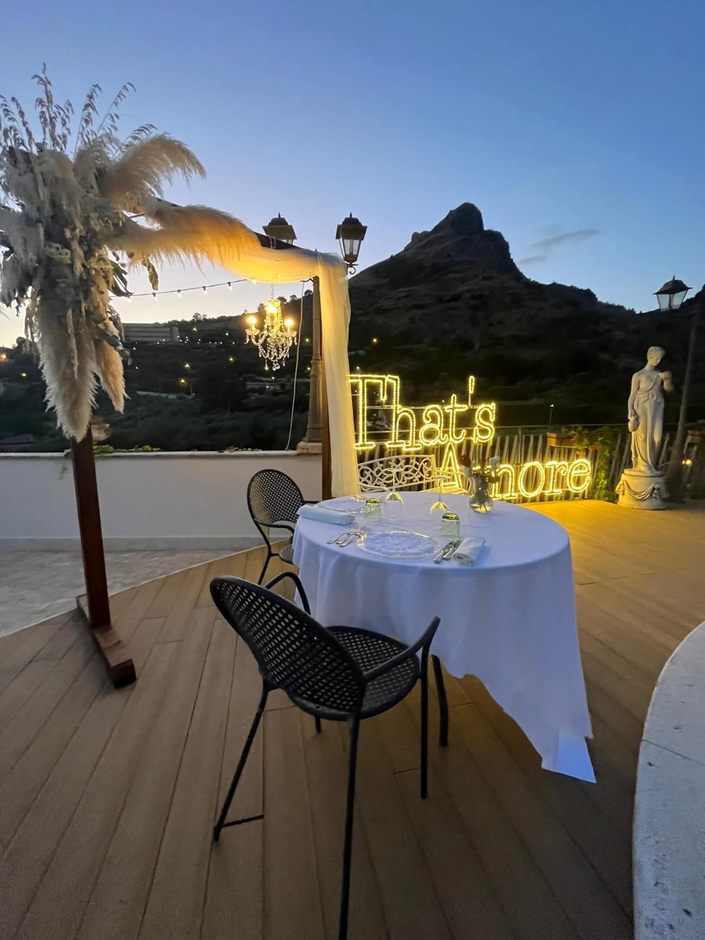 Swimming pool in Villa Euchelia