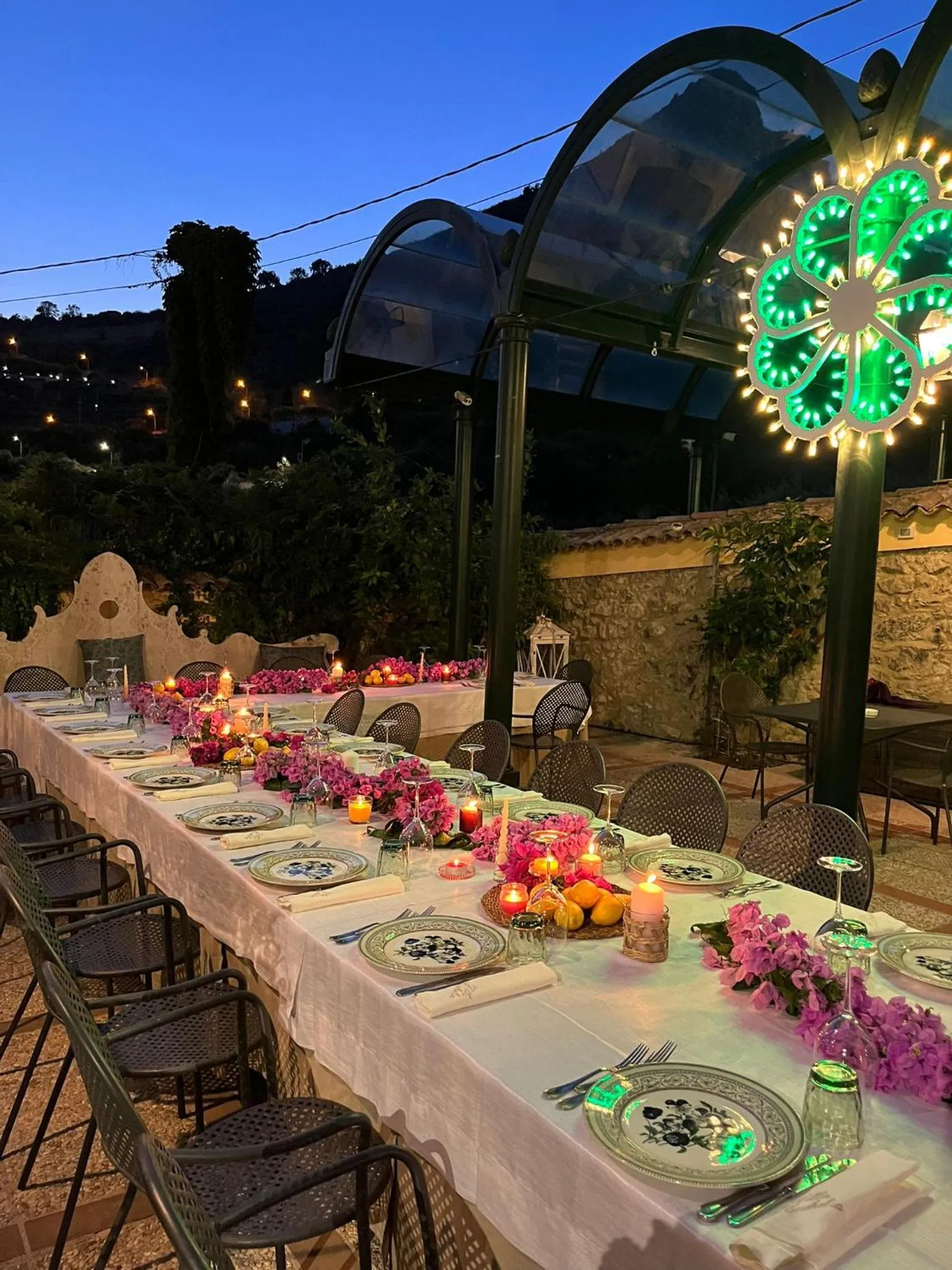 Restaurant/places to eat in Villa Euchelia