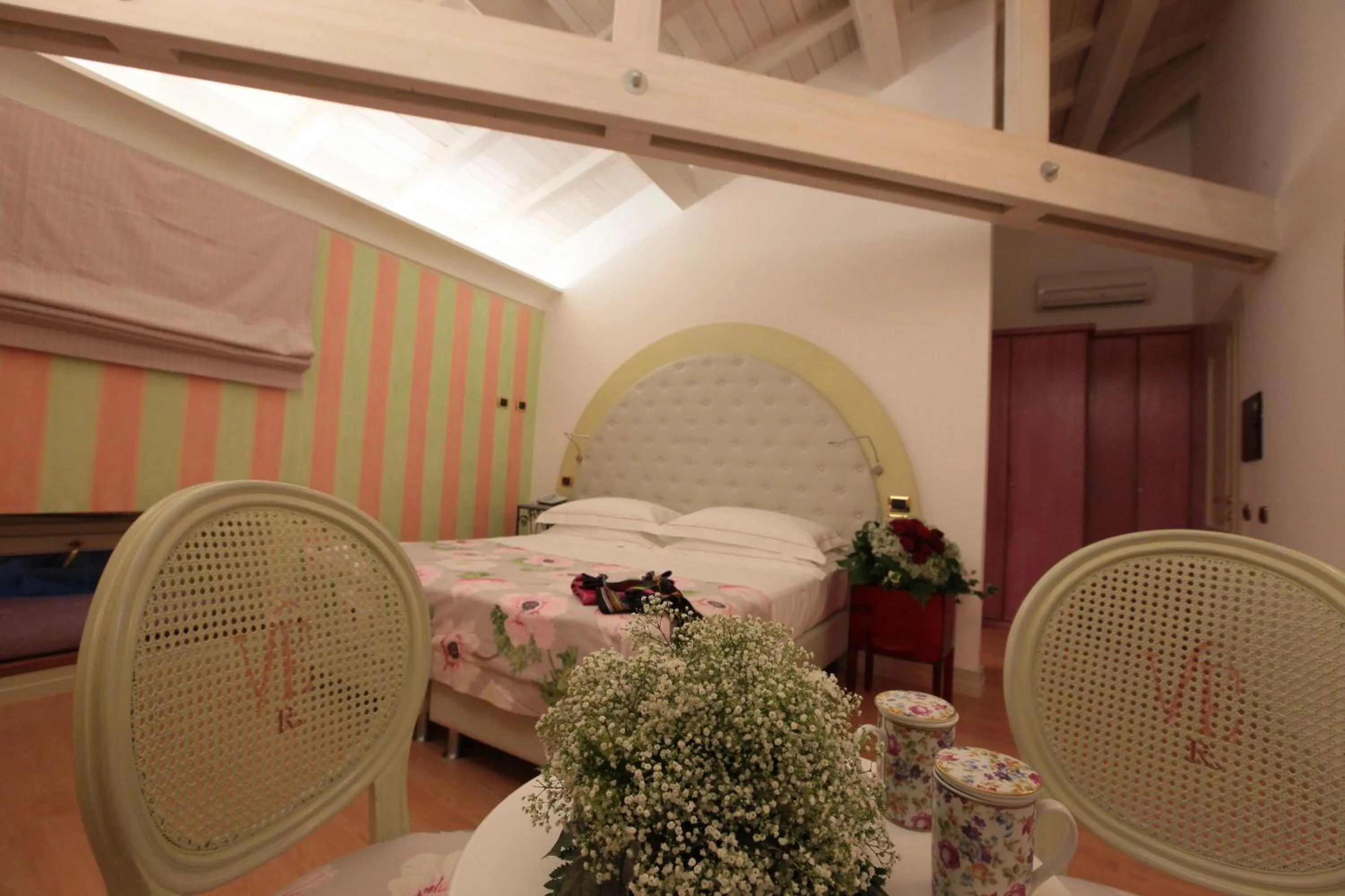 Decorative detail, Bed in Villa Euchelia