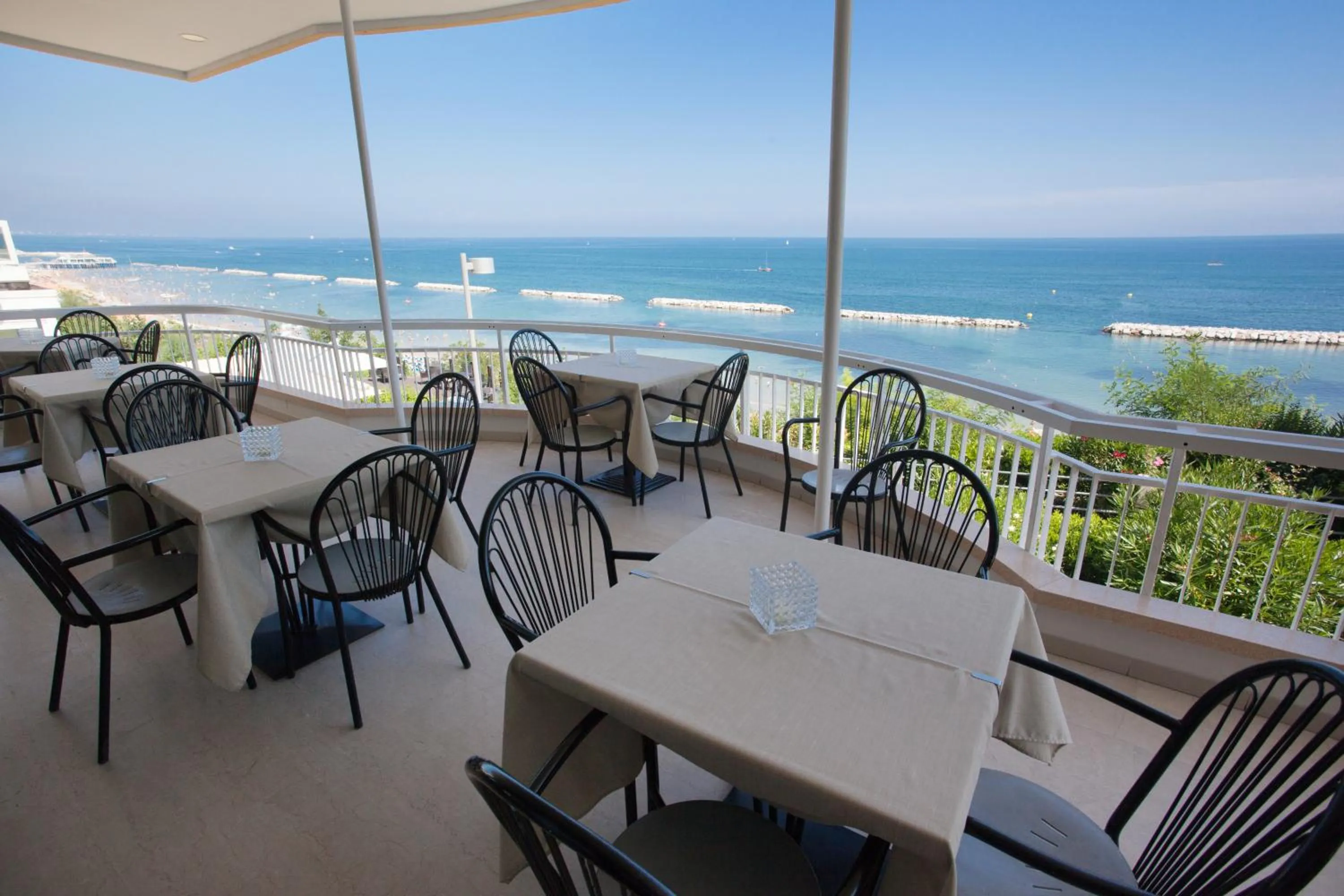 Restaurant/places to eat in Hotel Adler