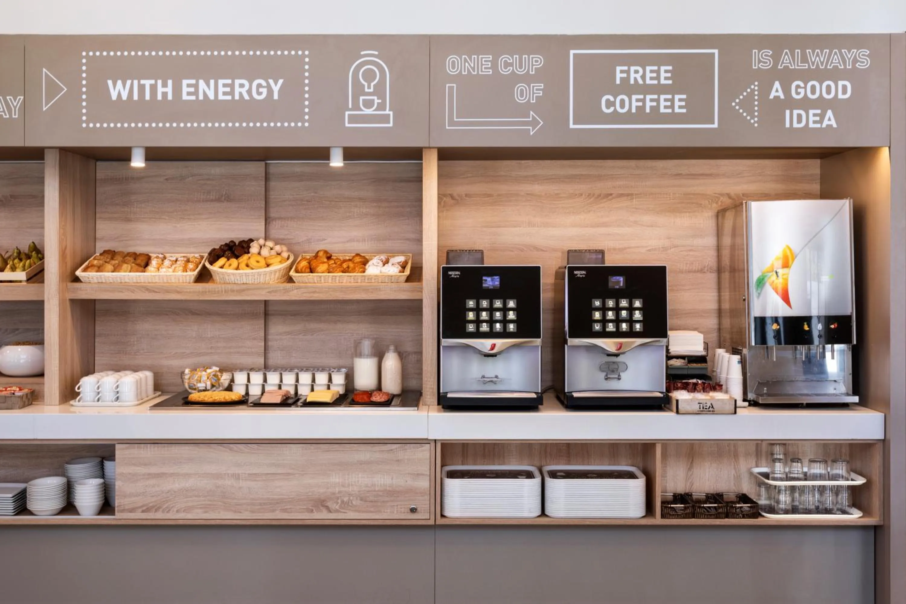 Food and drinks in B&B HOTEL Barcelona Mataro