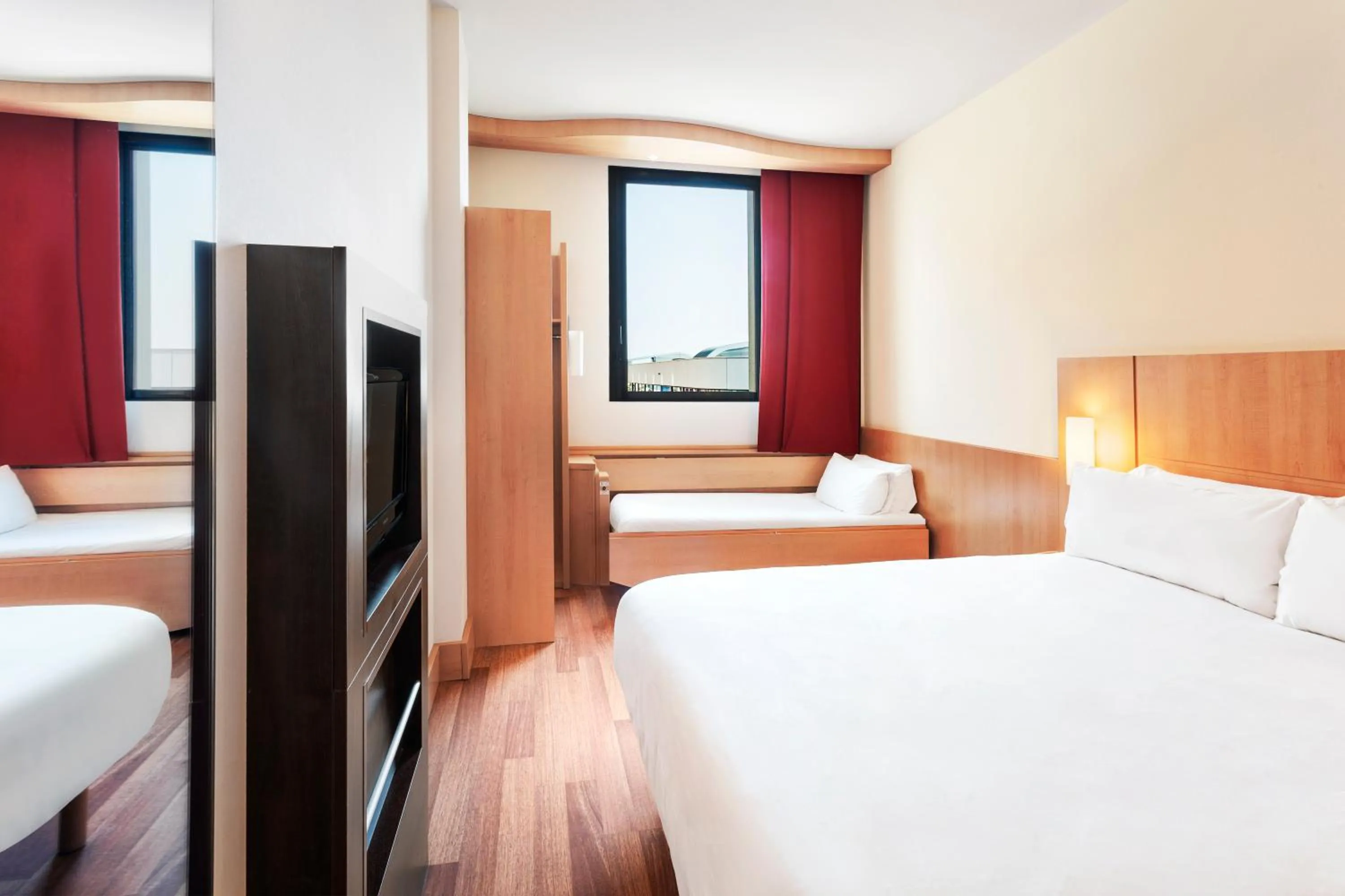 Bed in B&B HOTEL Barcelona Mataro