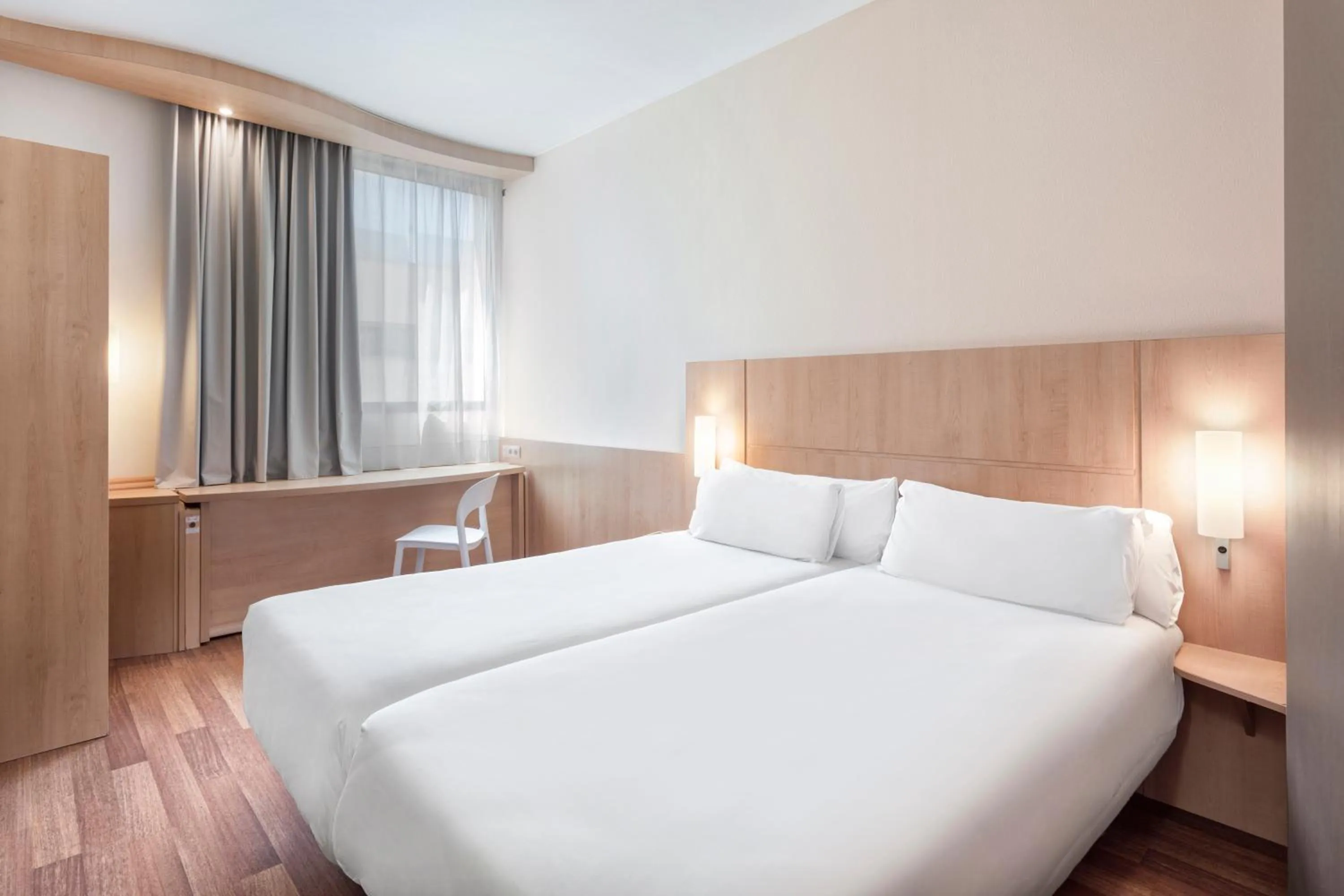 Bedroom, Bed in B&B HOTEL Barcelona Mataro