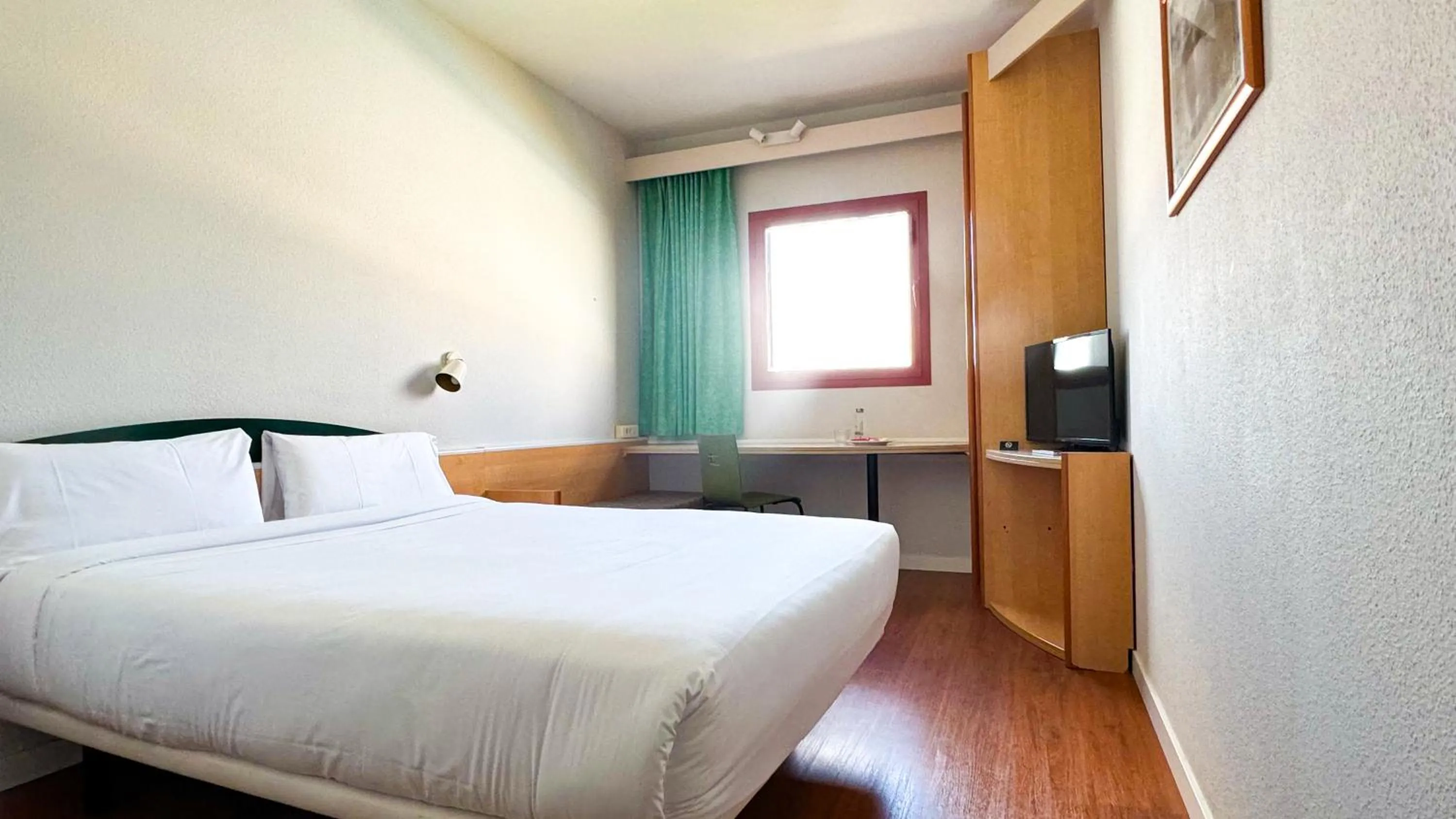 Bed in Hotel Iris Guadalajara