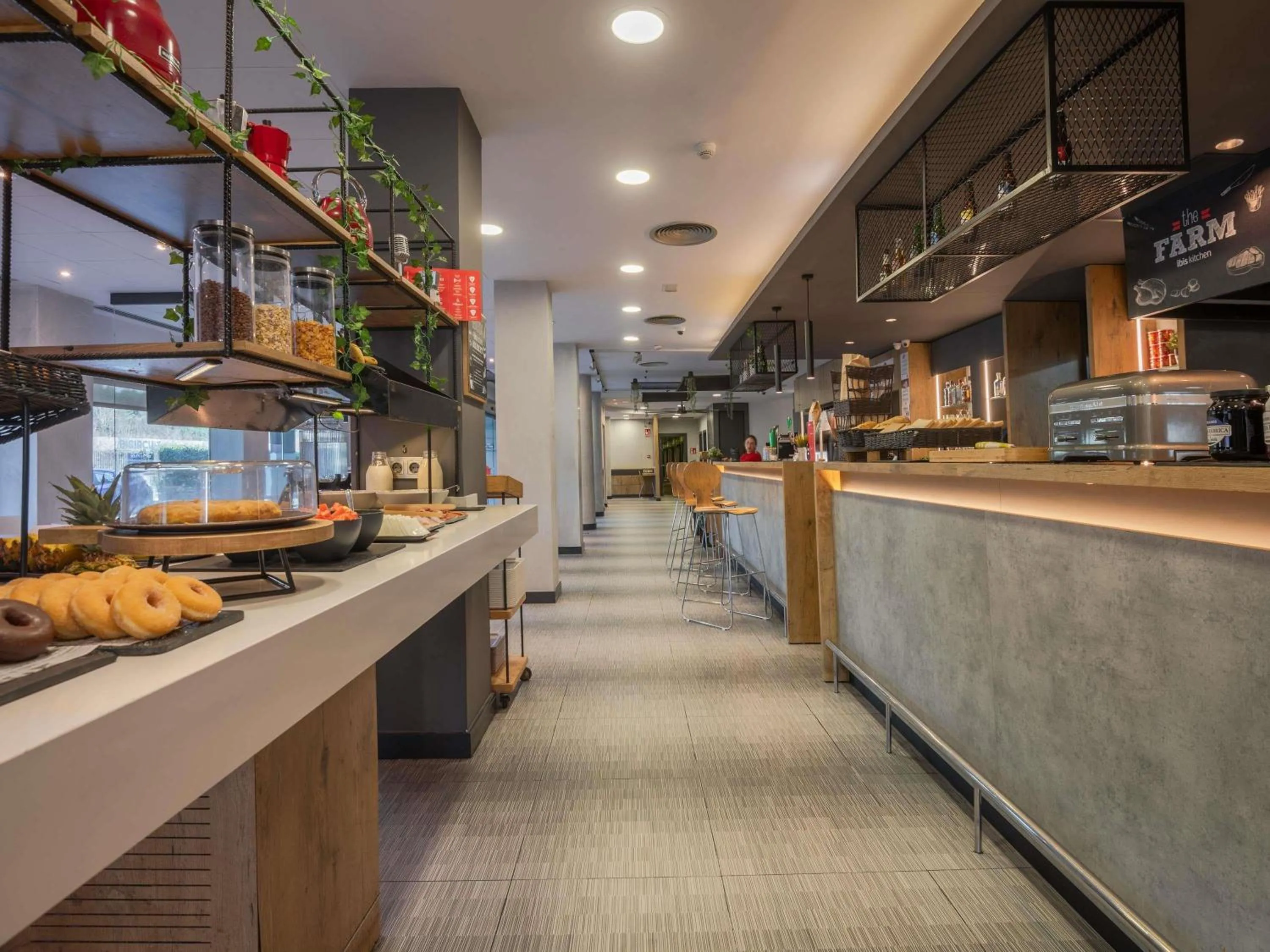 Restaurant/places to eat in Ibis Montmelo Granollers