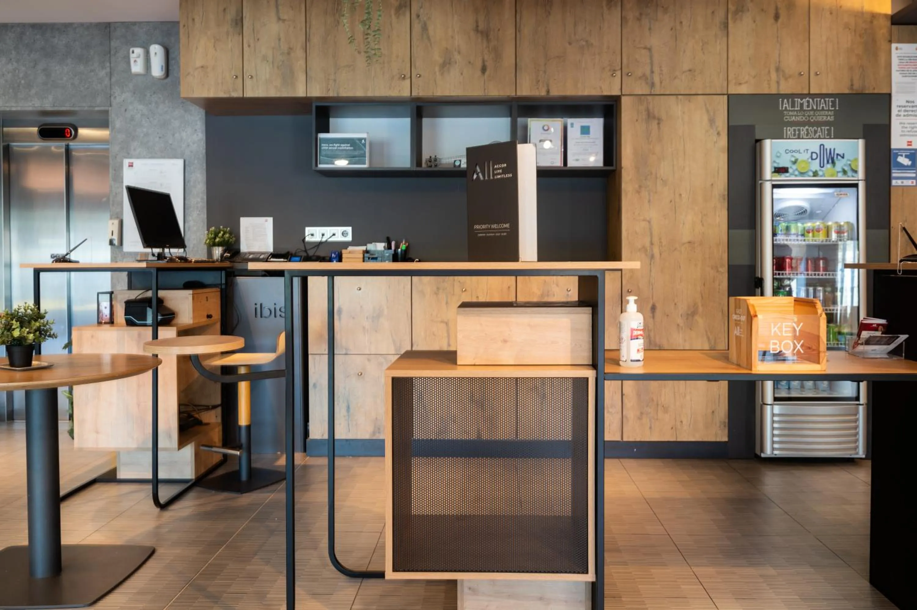 Lobby or reception in Ibis Montmelo Granollers