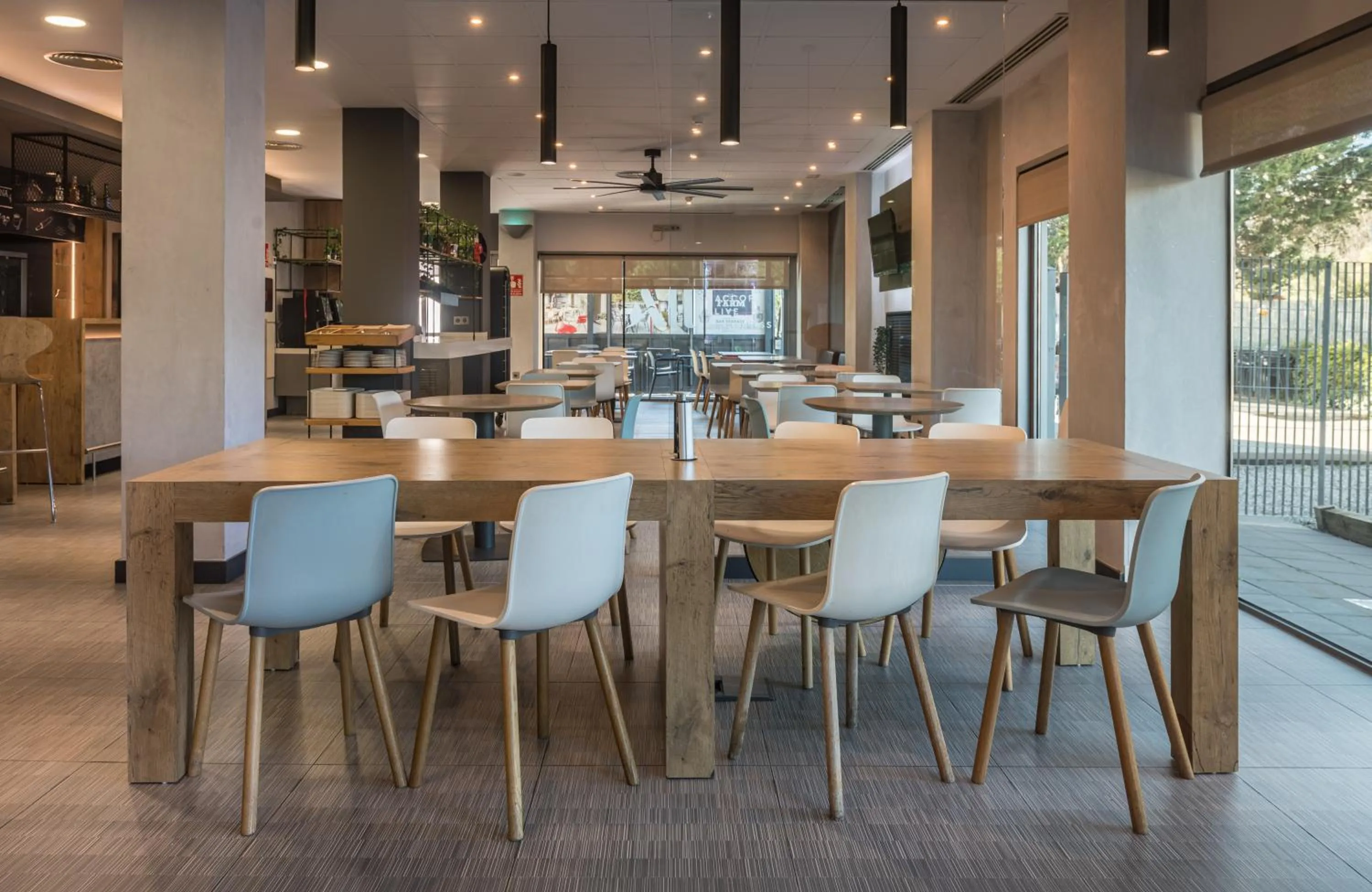 Restaurant/places to eat in Ibis Montmelo Granollers