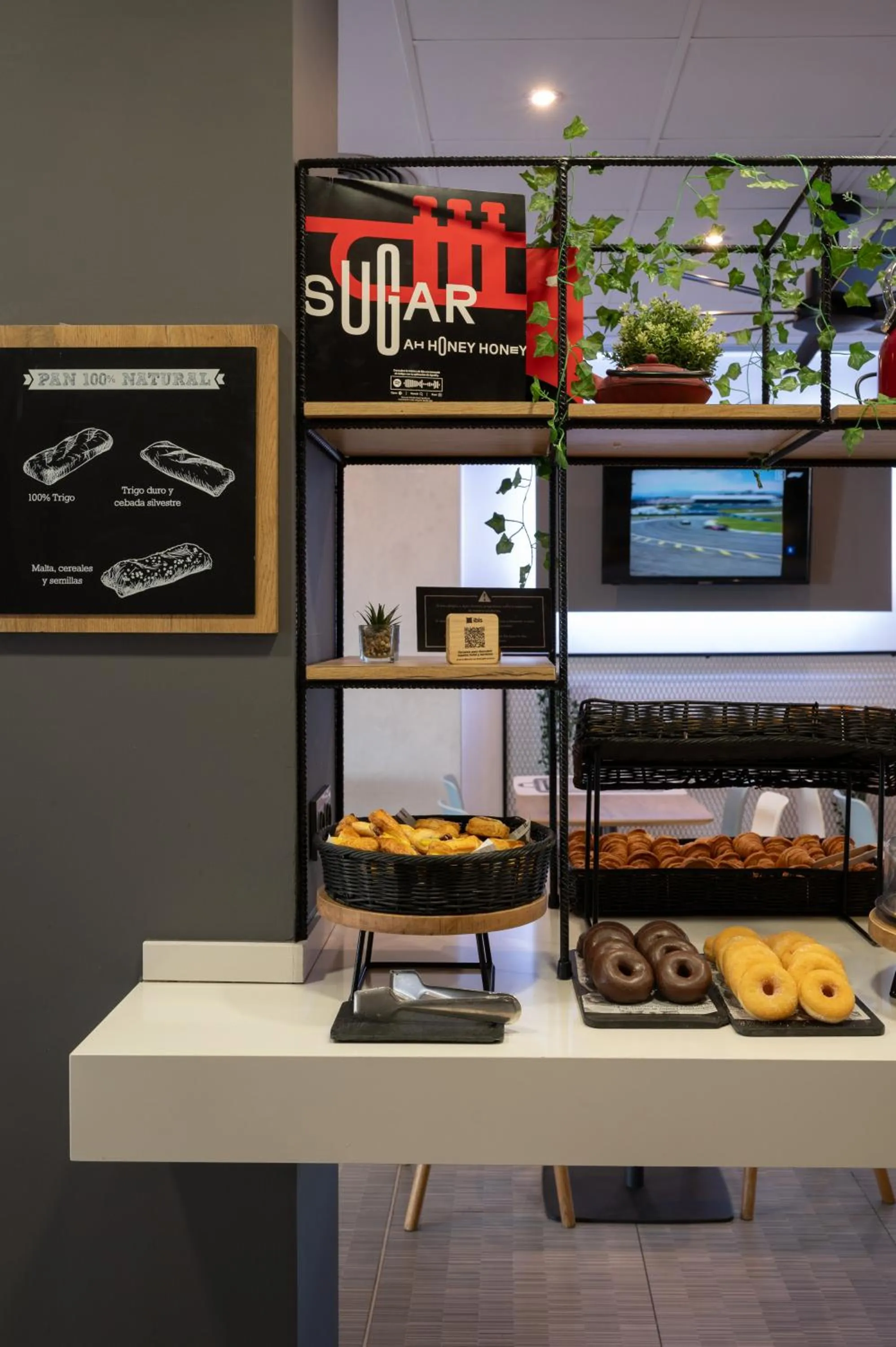 Breakfast in Ibis Montmelo Granollers