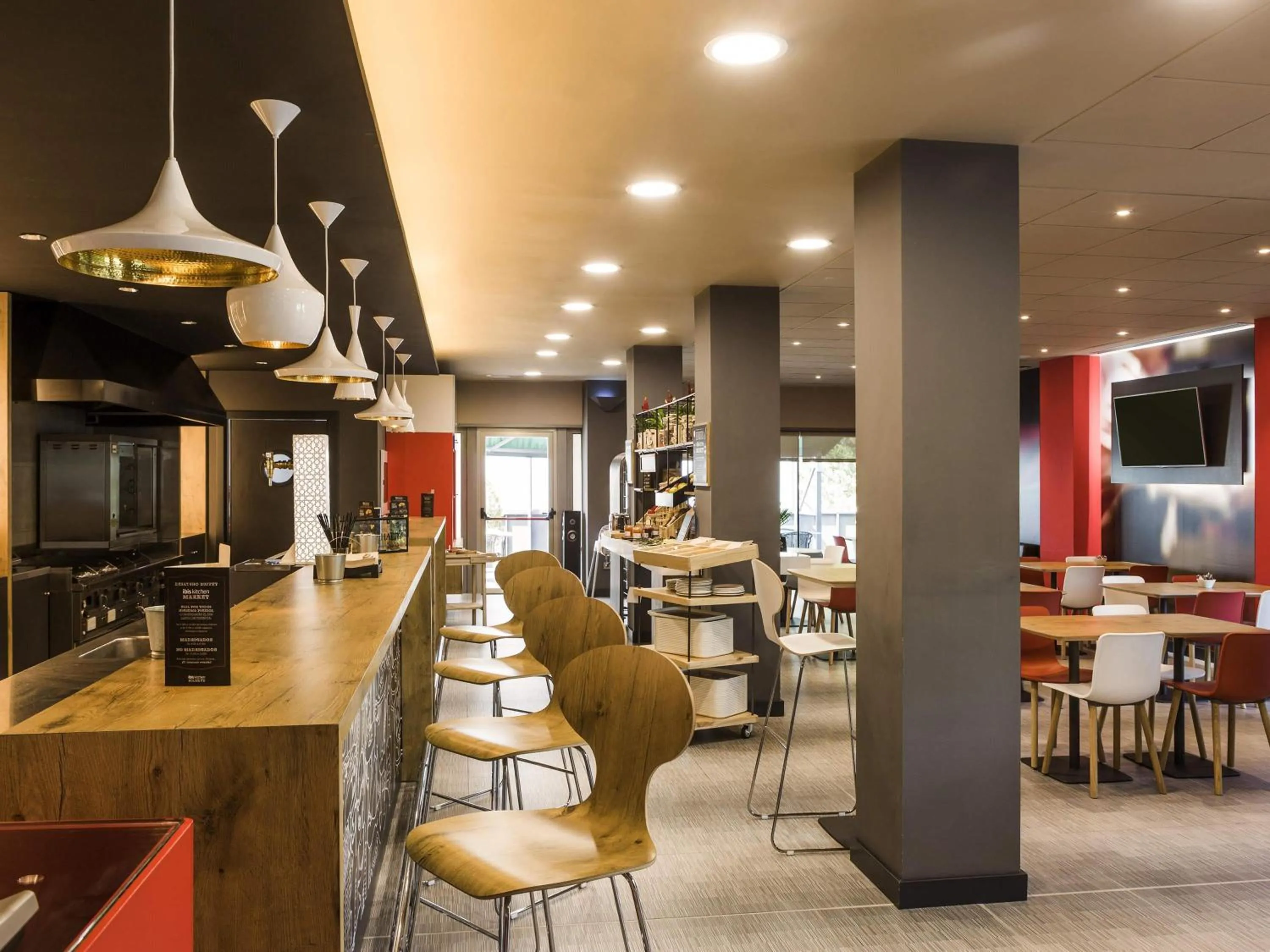 Restaurant/places to eat in Ibis Montmelo Granollers