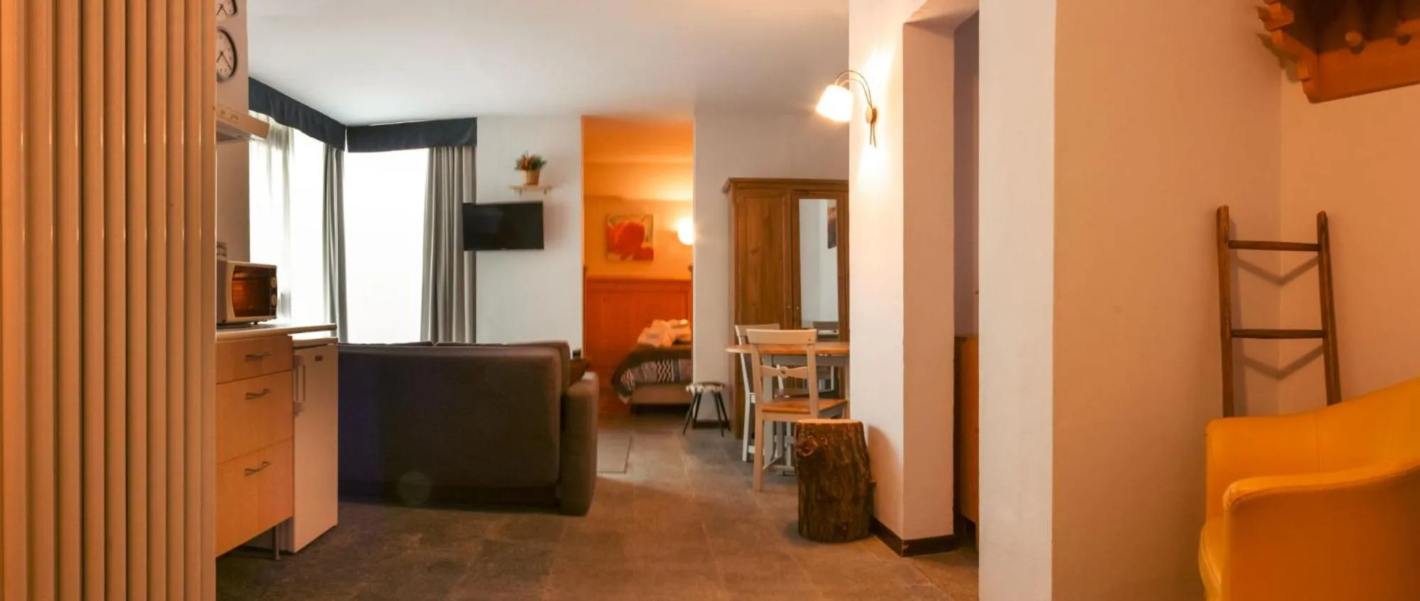 Seating area in Shackleton Chalet