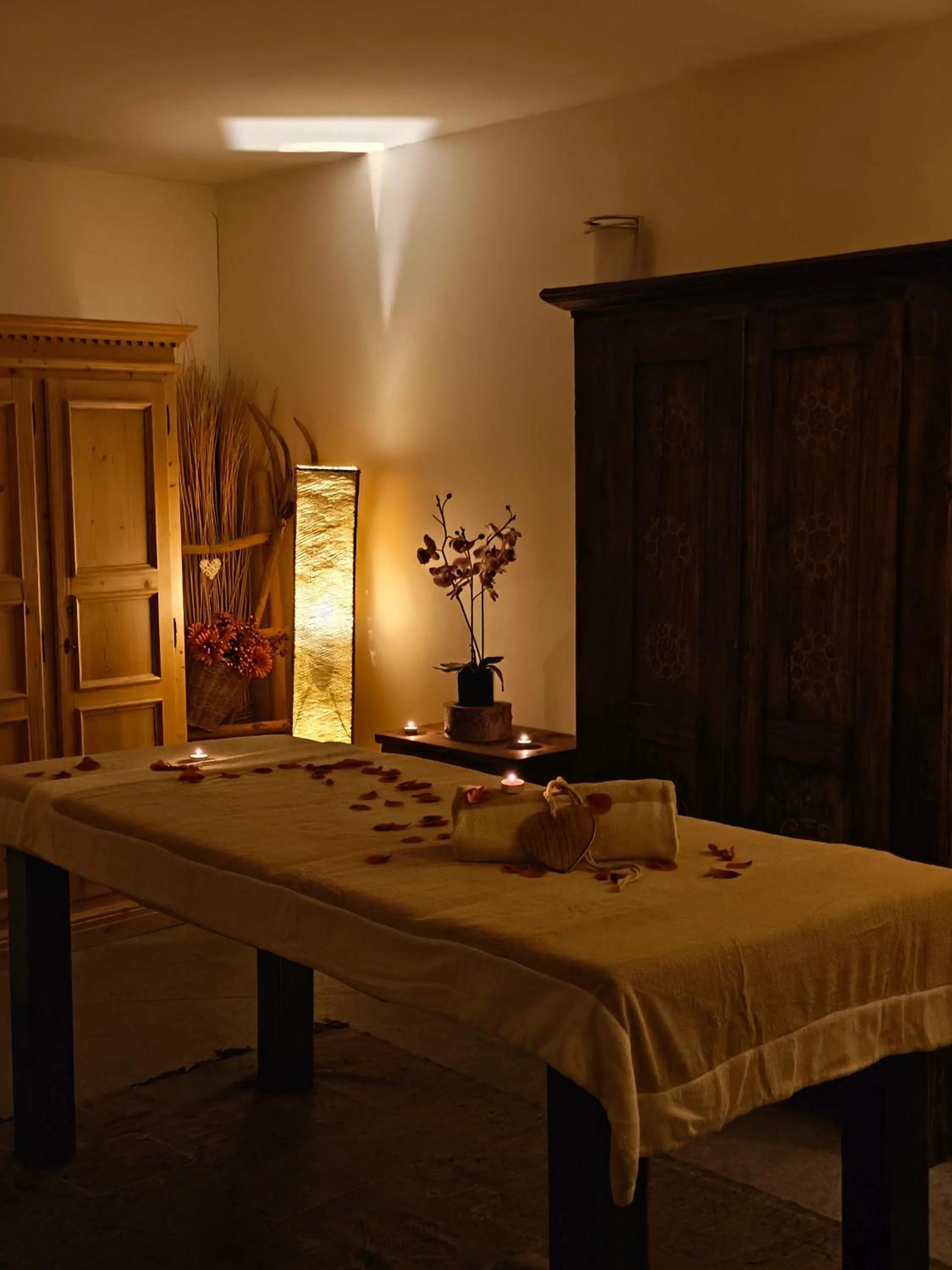 Massage, Bed in Shackleton Chalet